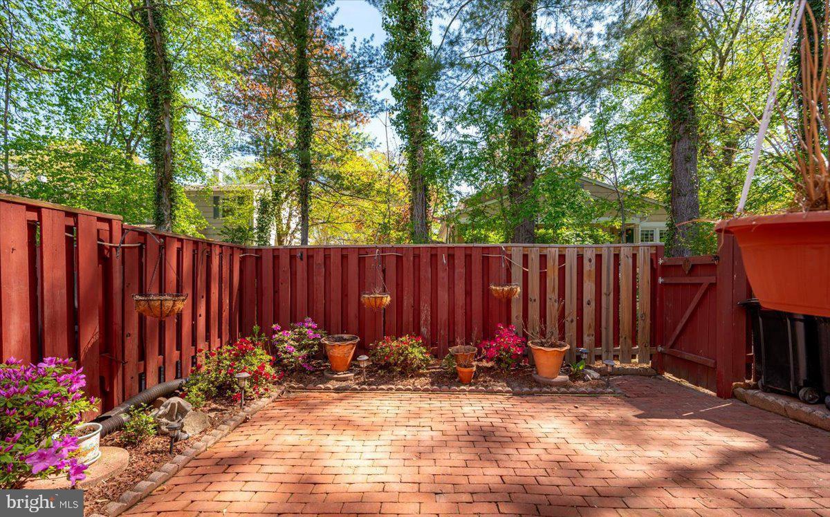 1715 FERNHAM COURT