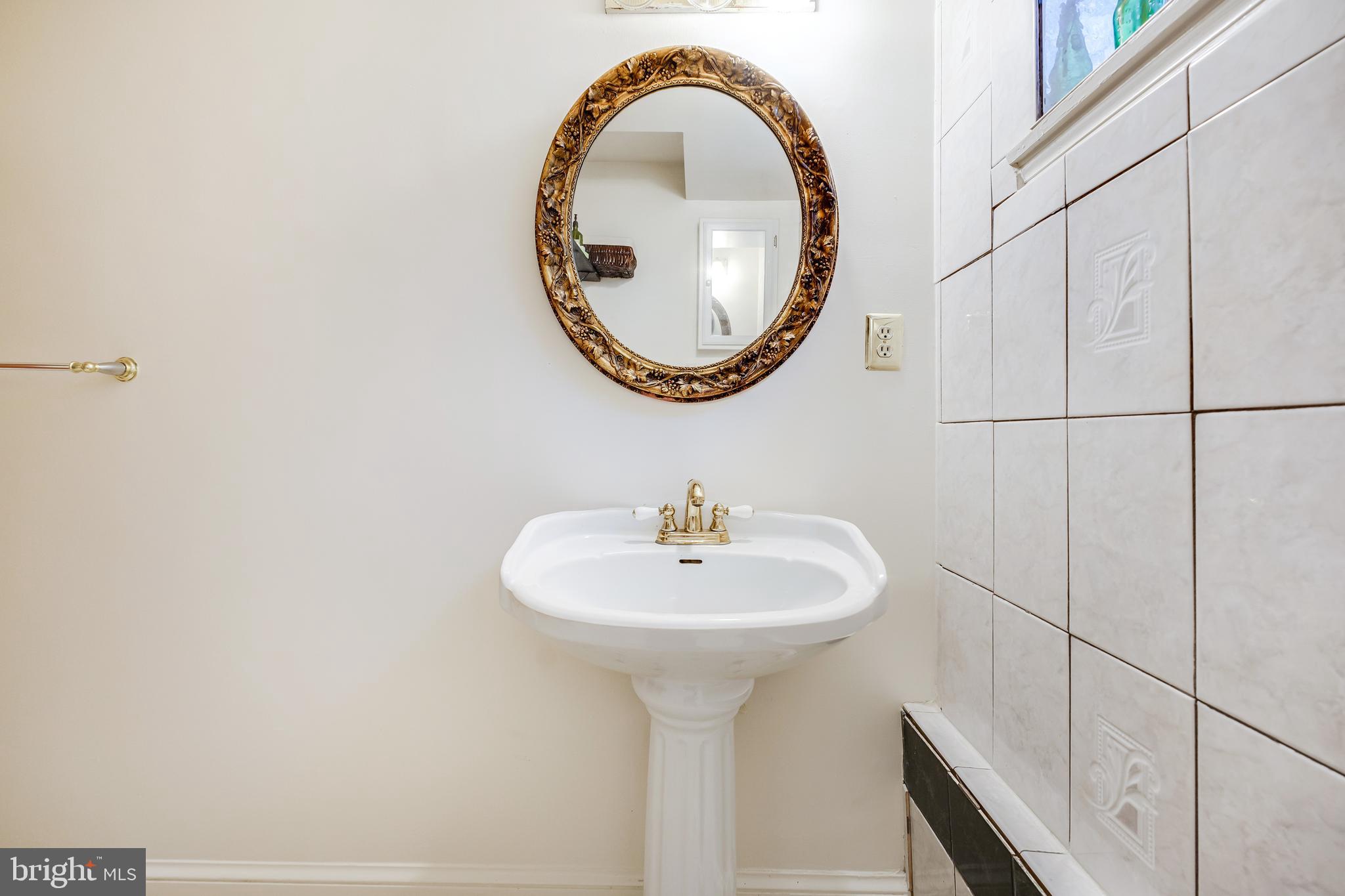 COLESVILLE MANOR - Residential