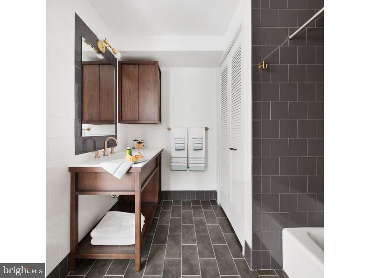 CENTER CITY - Residential Lease