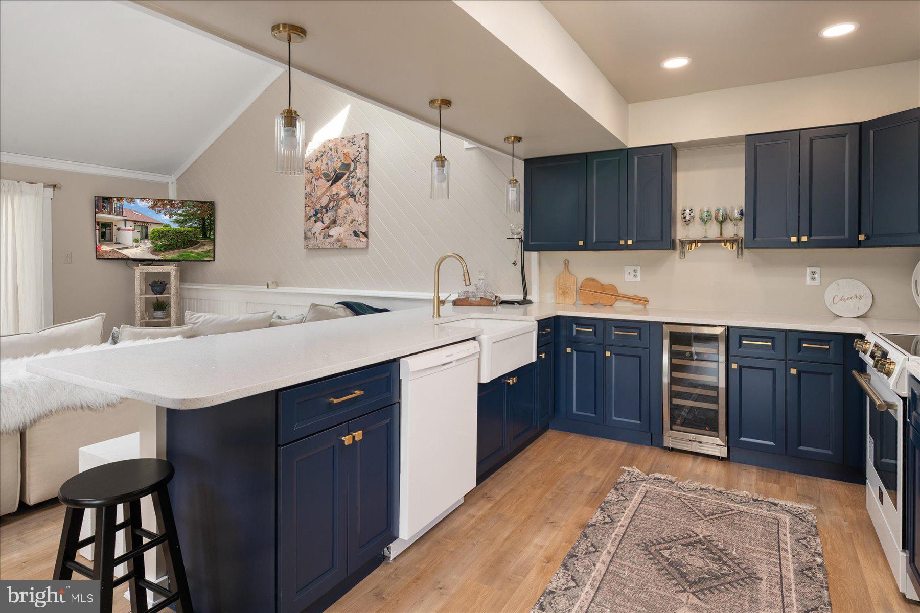1 QUEEN VICTORIA COURT F