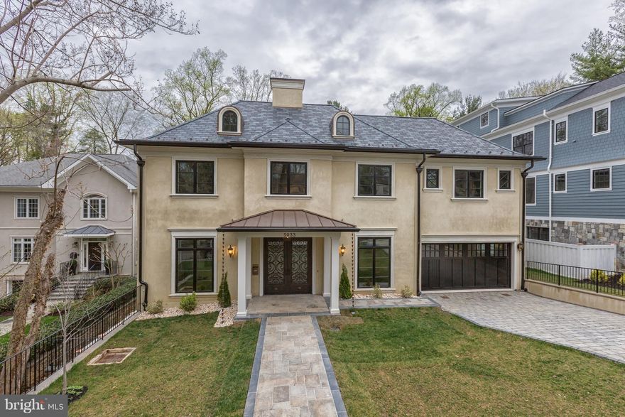 Sold in WFP Private Placement Program. Entered for comp. purposes. Brand new construction showcases a thoughtful layout & attention to detail. Ideal location in sought after Kent short walk to shops and restaurants on MacArthur. Featuring 4 car parking, flat, ideal walk-out backyard and elevator. Approximately 6600 sq/ft. Meticulously built by AR Custom Builders.