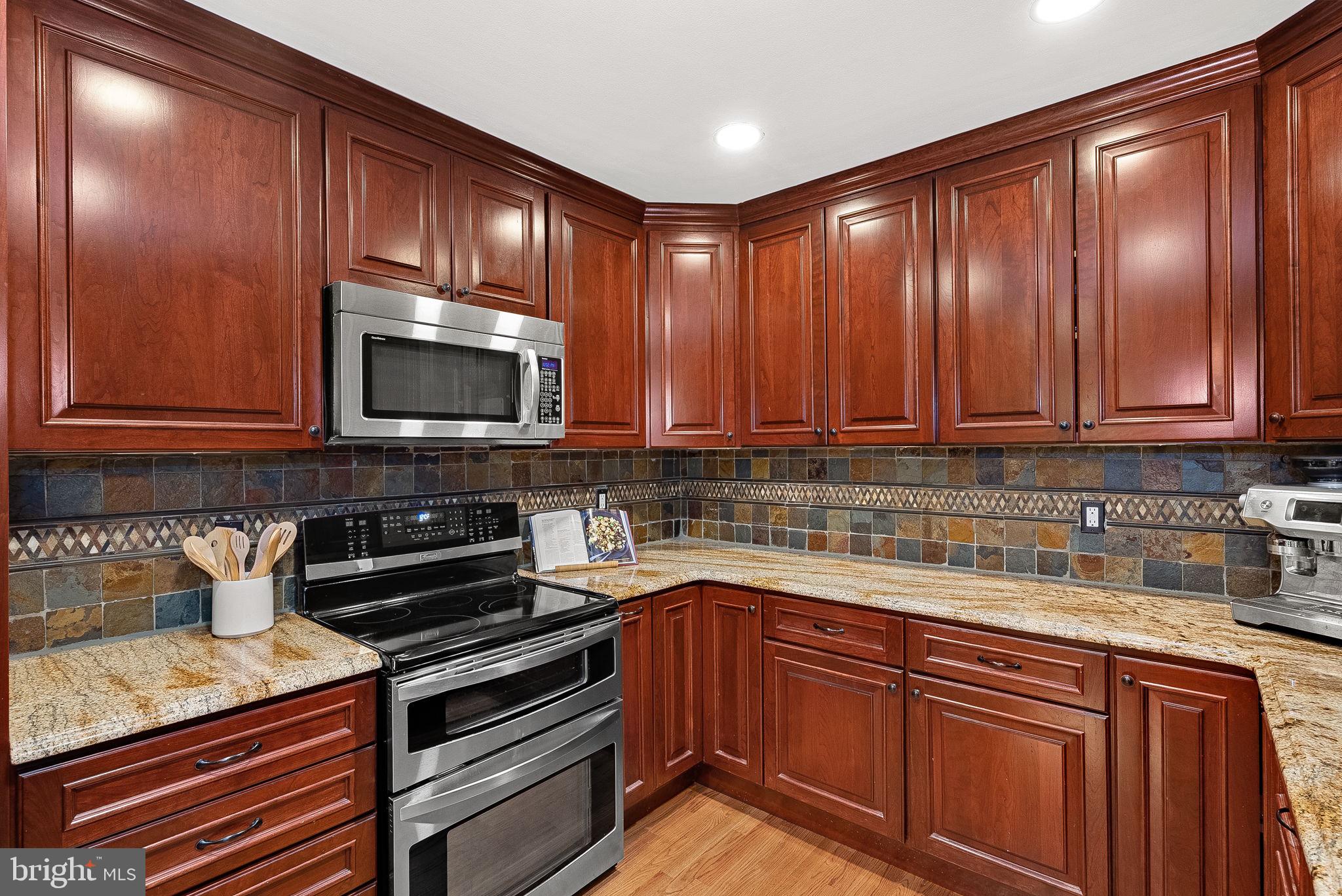 RESTON - Residential