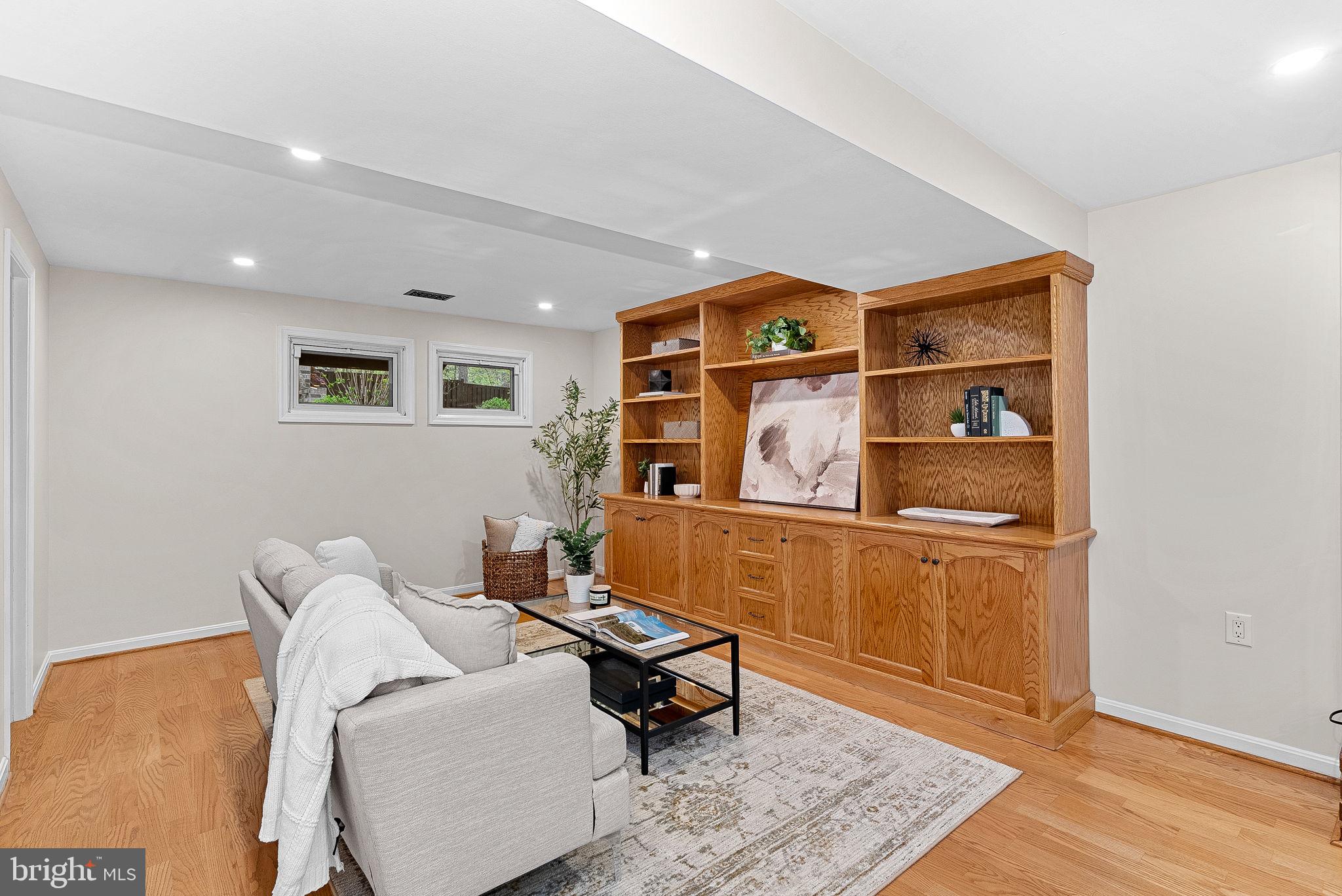 RESTON - Residential