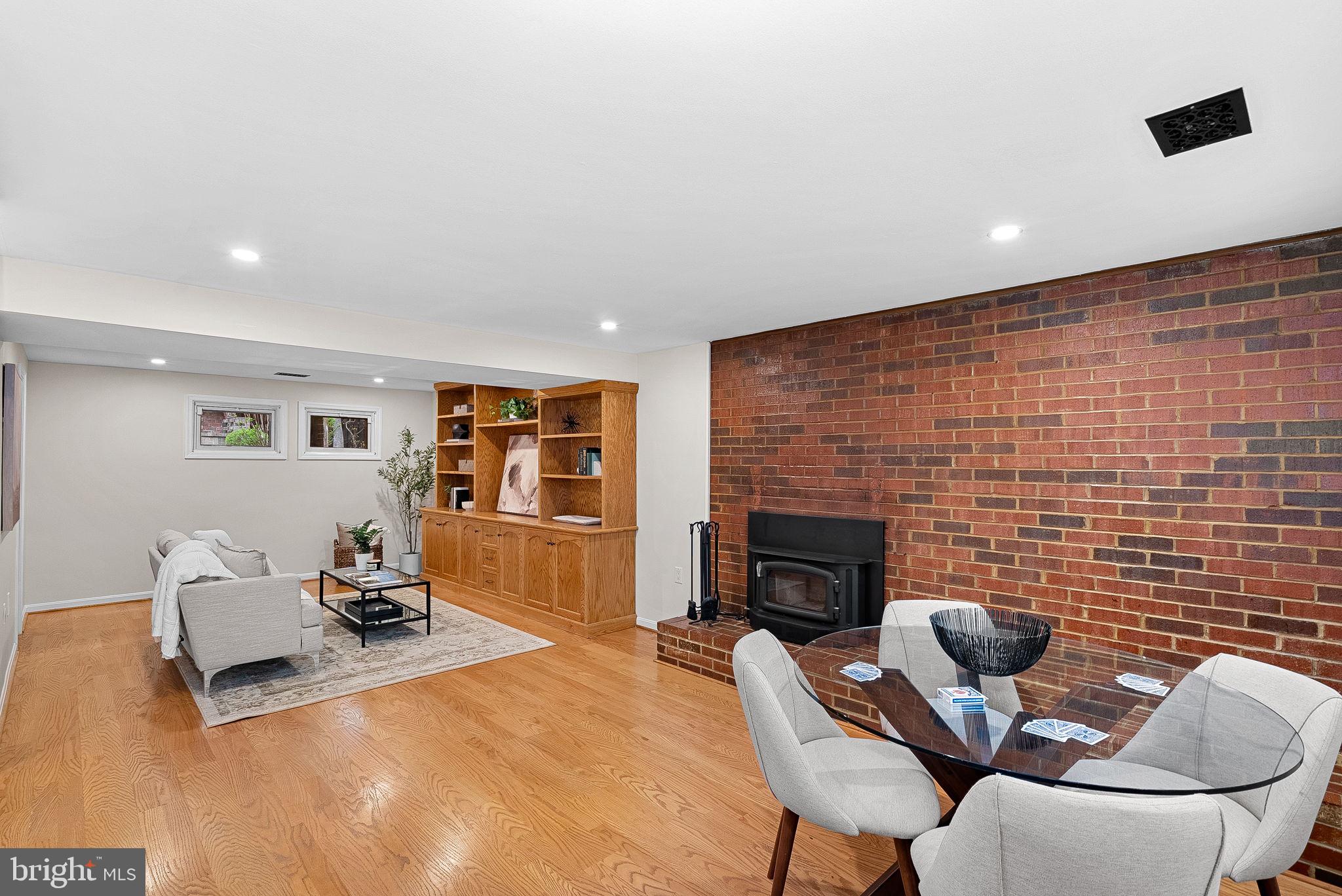 RESTON - Residential