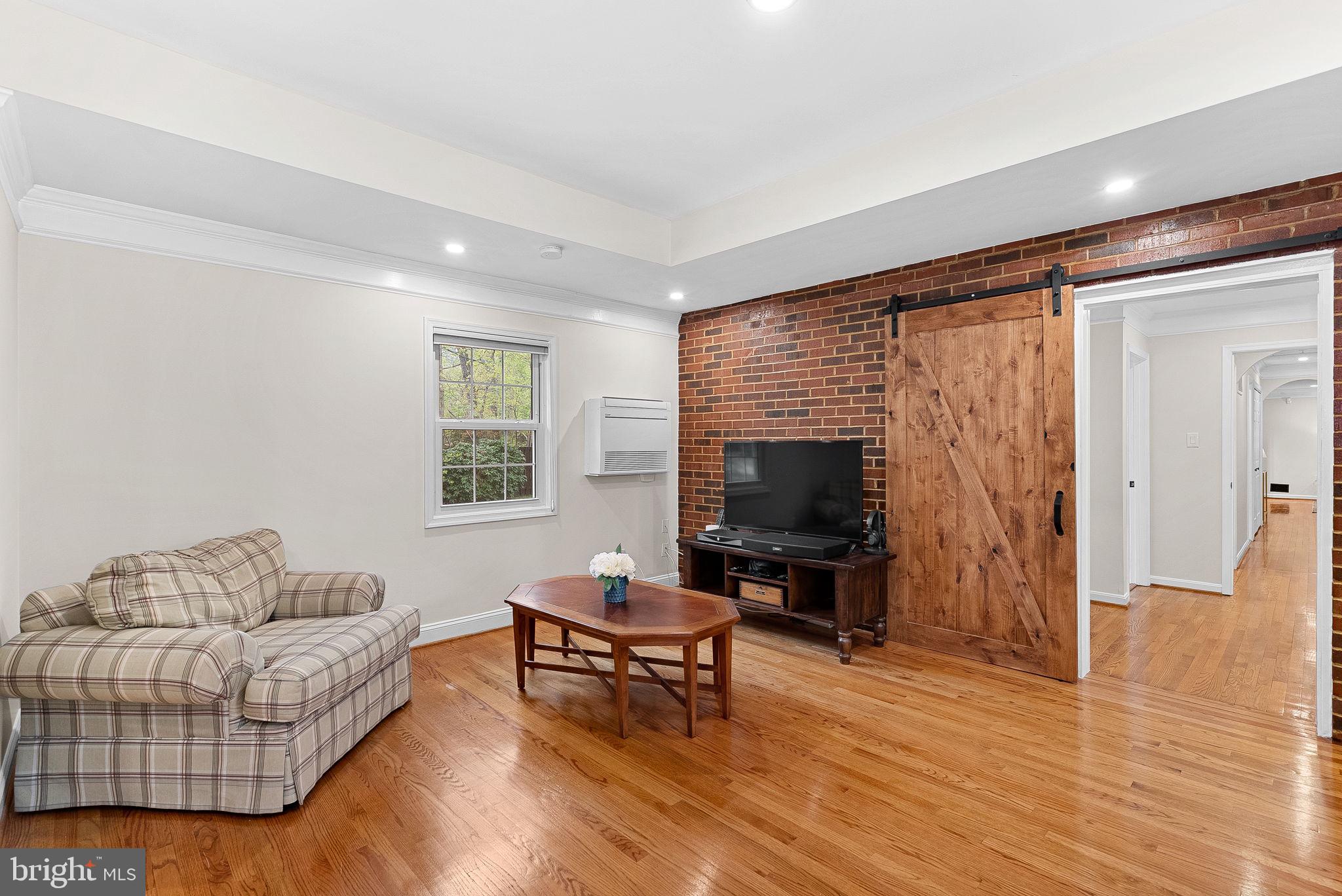 RESTON - Residential