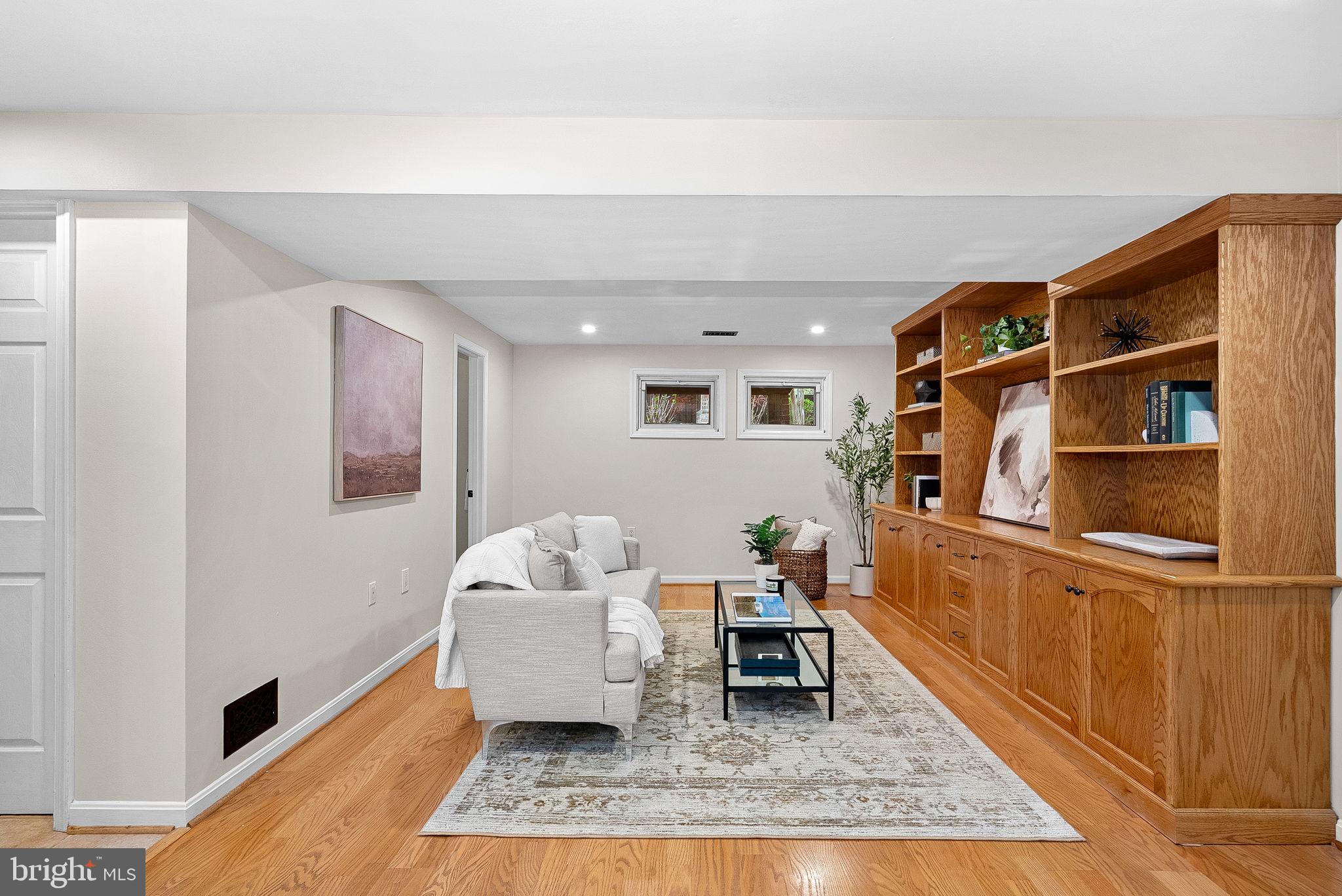 RESTON - Residential