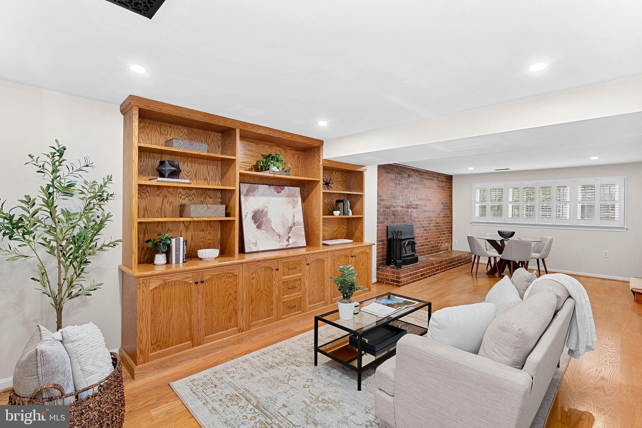 RESTON - Residential