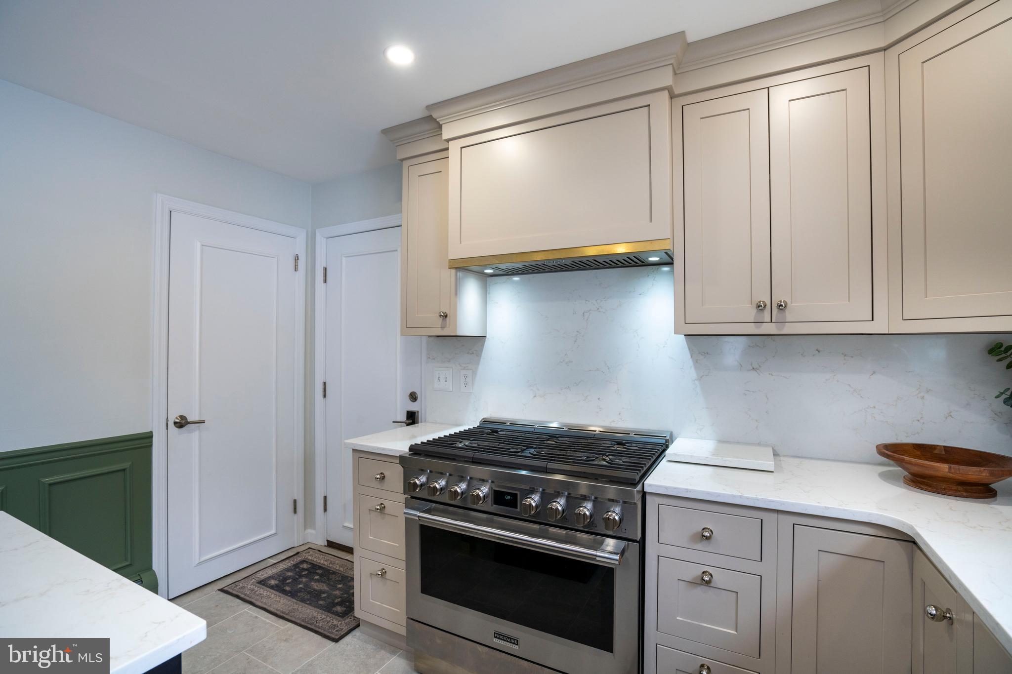 GLENVIEW - Residential