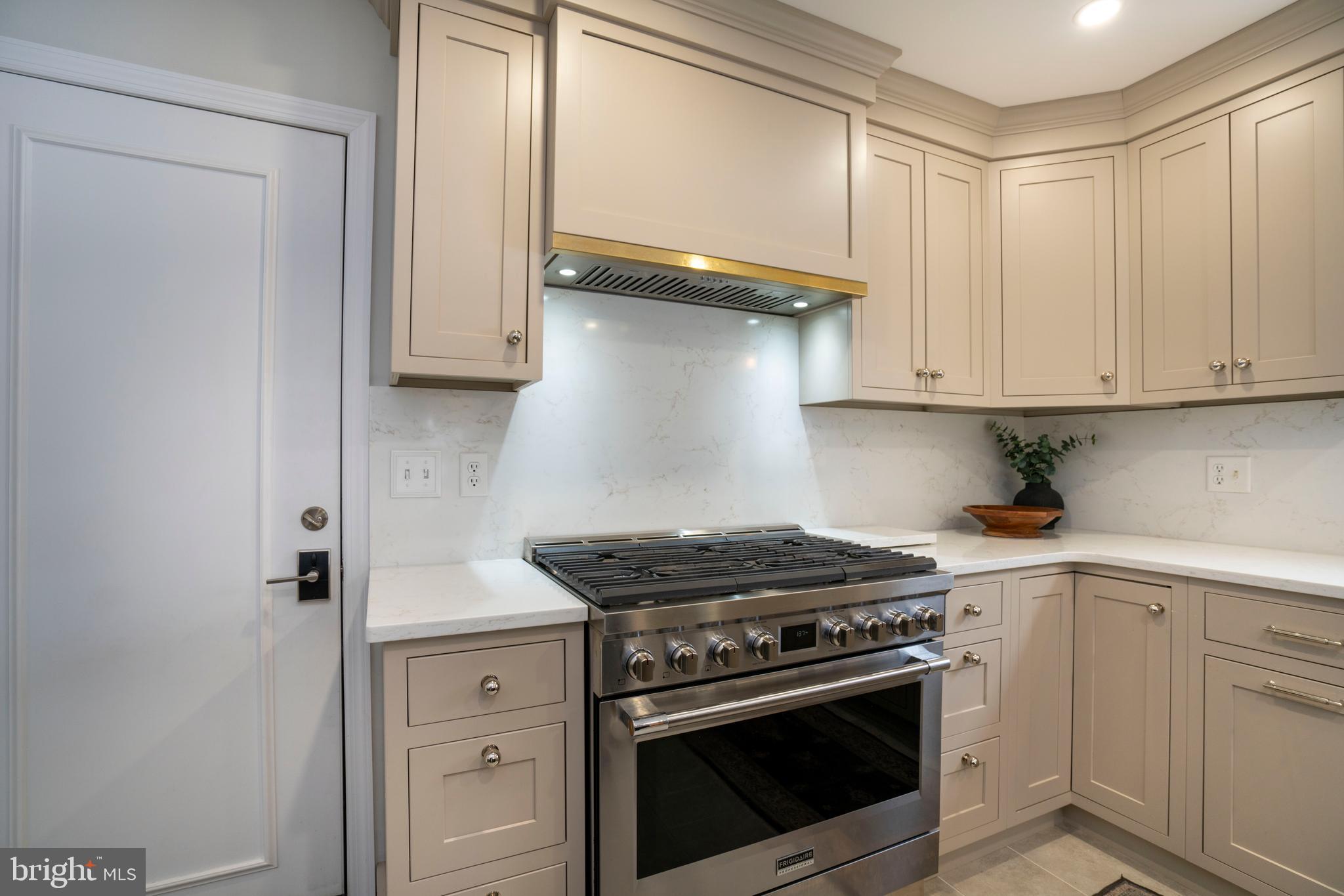 GLENVIEW - Residential