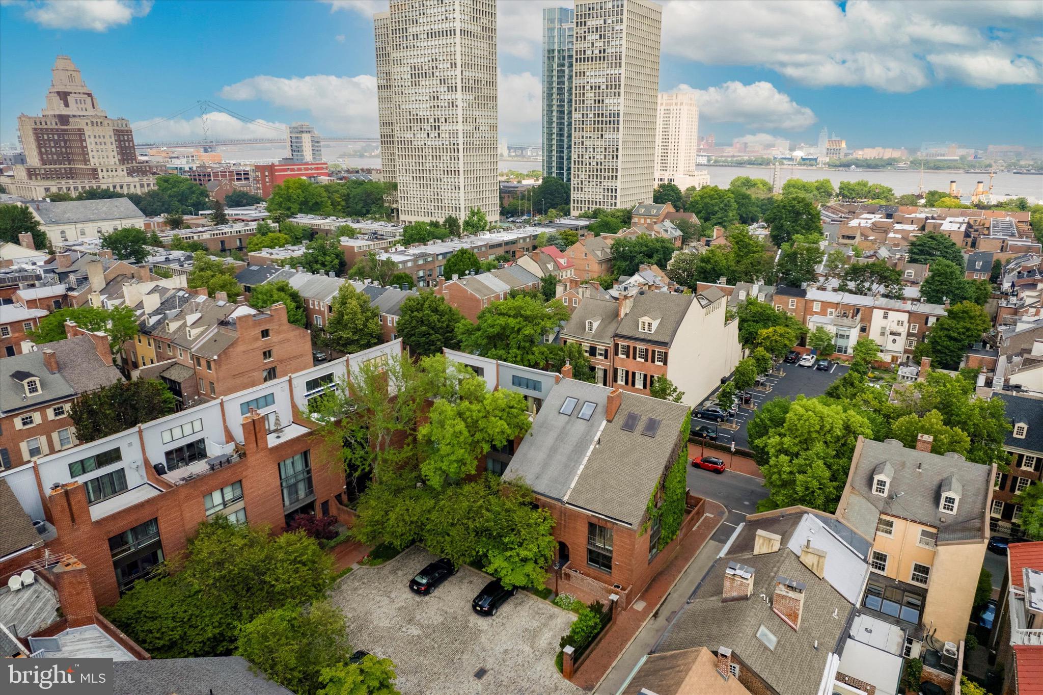 SOCIETY HILL - Residential