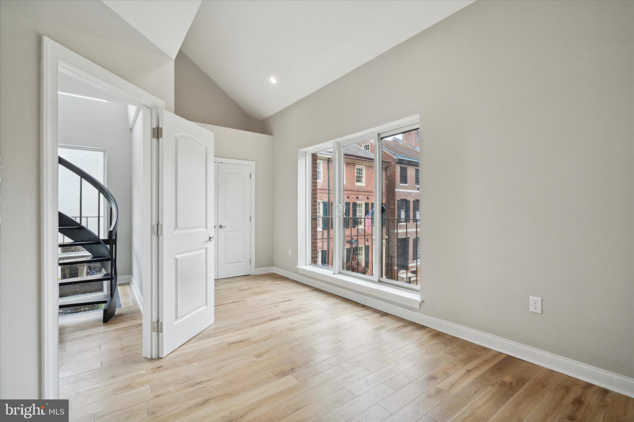 SOCIETY HILL - Residential