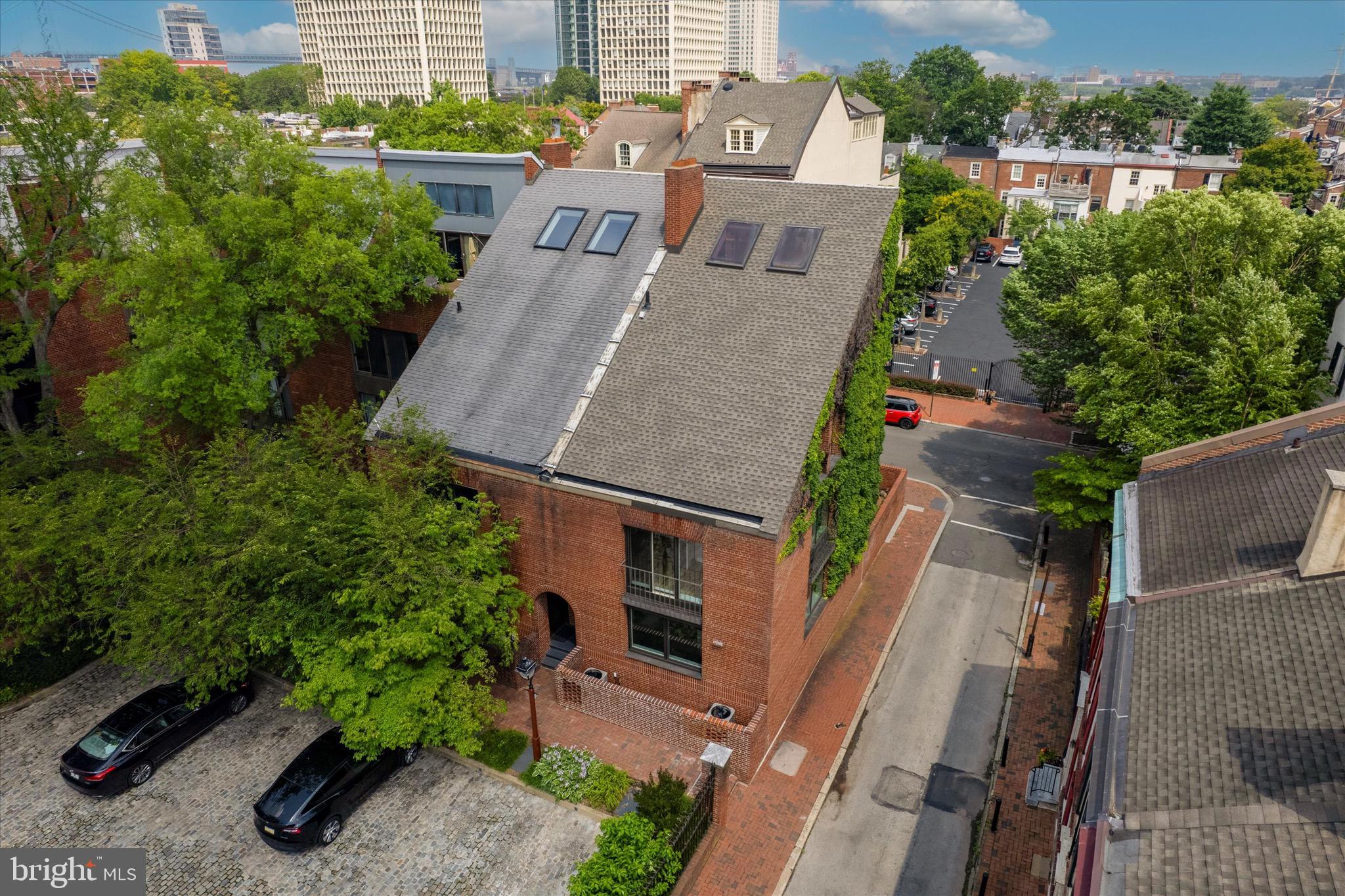 SOCIETY HILL - Residential