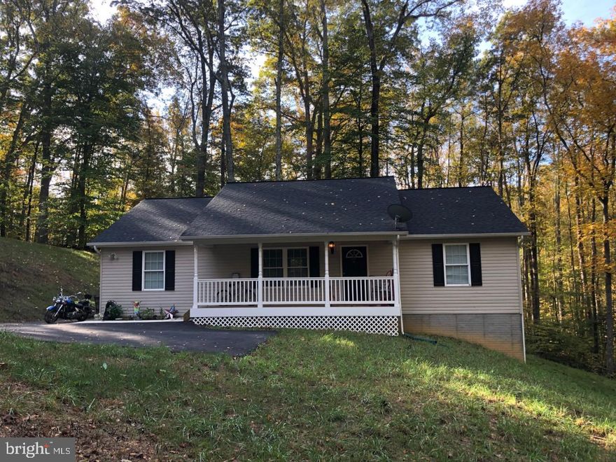 EXCELLENT CONDITION-  1 year young, Practically BRAND SPANKING NEW home for Rent!  Close to Dahlgren, Shopping, Downtown Fredericksburg!    3 Bedroom, 2 Bath Main level living in a private cul-de-sac location!    Hardwood floors throughout main living area, Carpet in bedrooms, Tile in Bathrooms!   Granite Countertops in Kitchen and stainless steel appliances!   Open floor plan perfect for entertaining!   Rear deck for enjoying the sunshine or morning coffee!     Washer and dryer in home for tenants use!   (Fireplace does not have gas service, this will be at the discretion of the tenant to obtain)