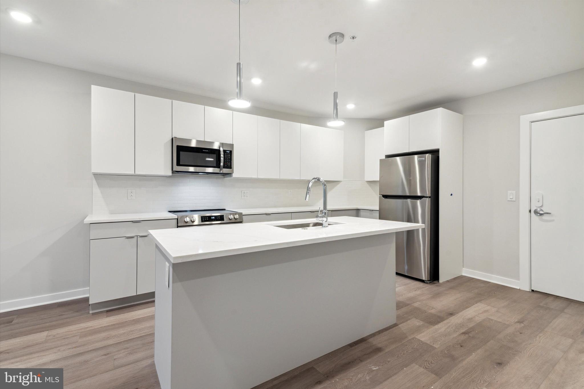 EAST FALLS - Residential Lease