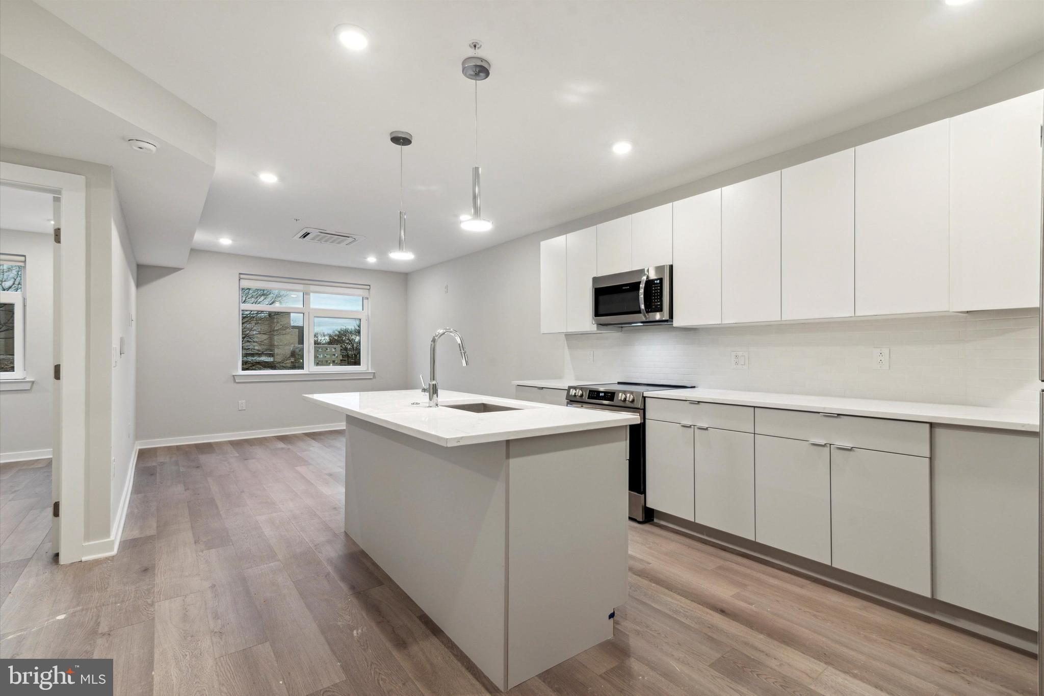 EAST FALLS - Residential Lease