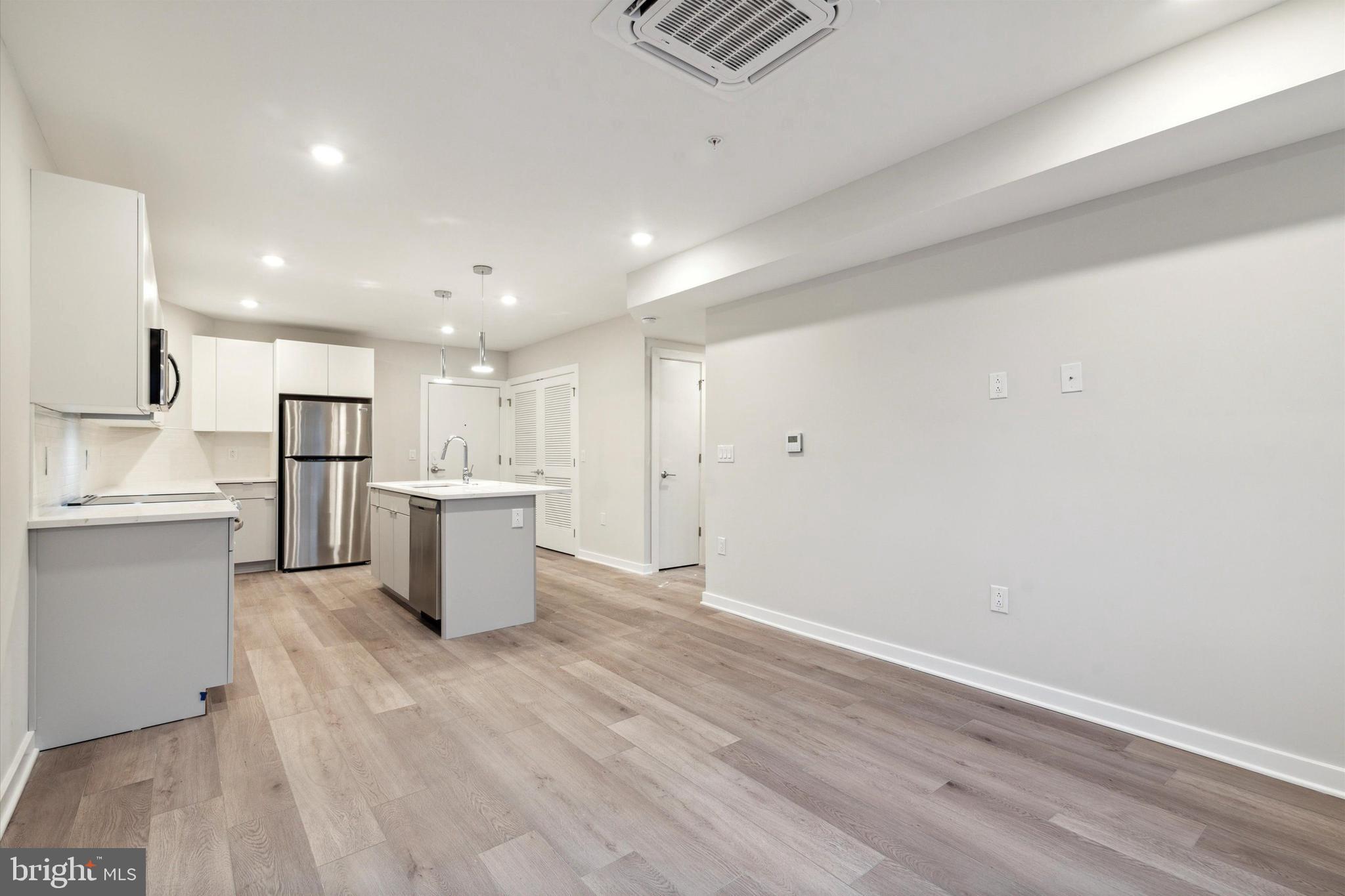 EAST FALLS - Residential Lease