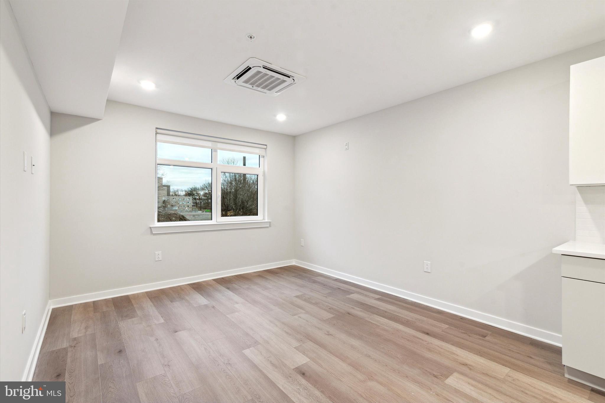 EAST FALLS - Residential Lease