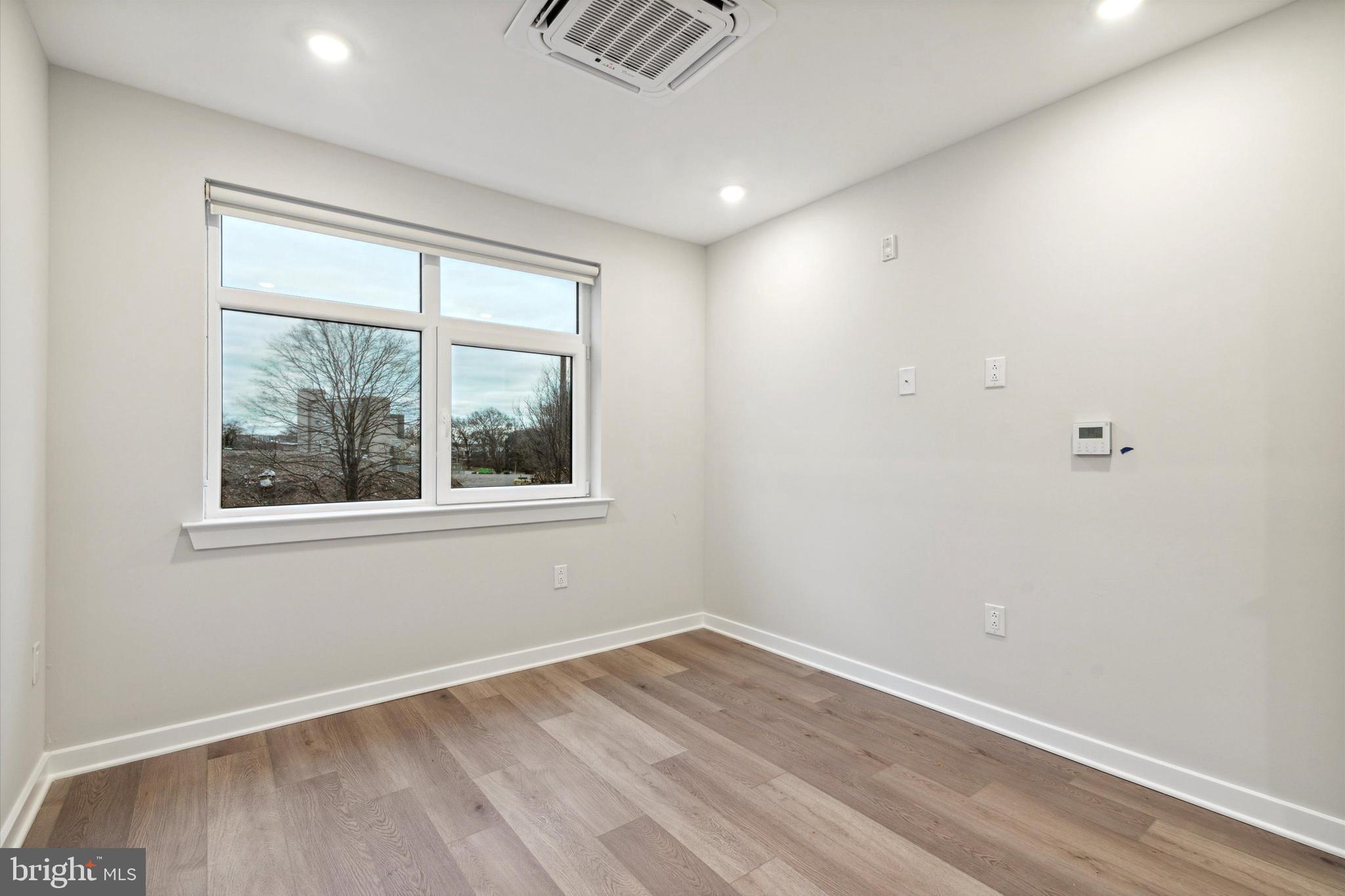 EAST FALLS - Residential Lease