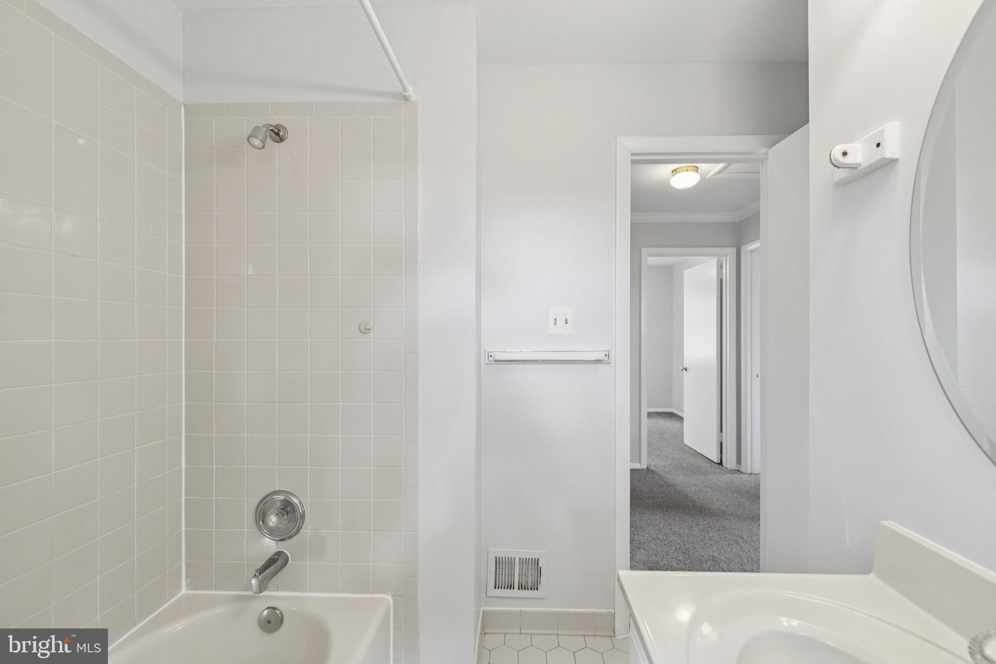 MONTICELLO FOREST - Residential Lease