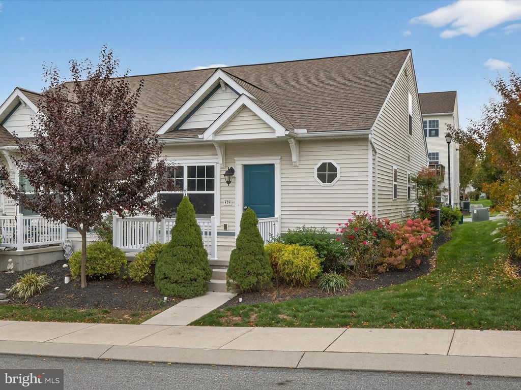 Photo of 404 Warren Court, WILLOW STREET, PA 17584 (MLS # PALA2078352)
