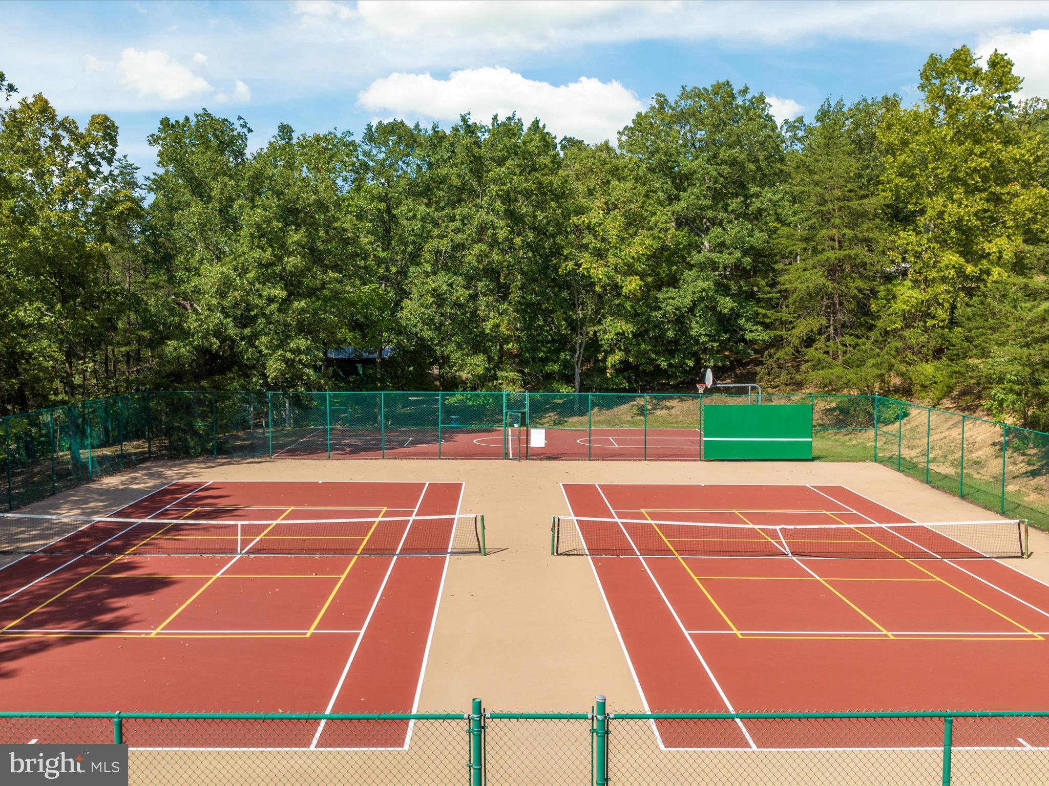 LAKE HOLIDAY ESTATES - Residential