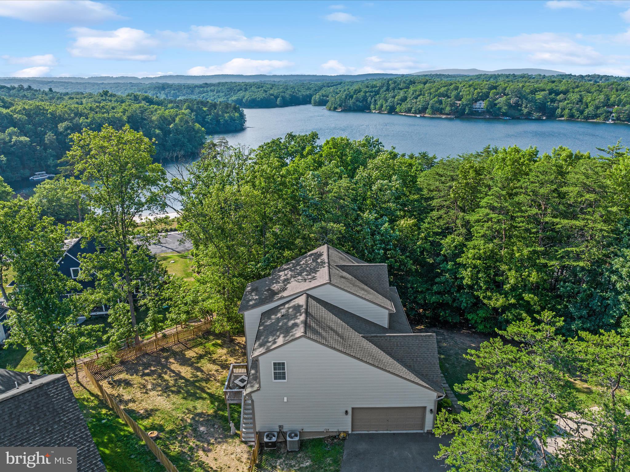 LAKE HOLIDAY ESTATES - Residential