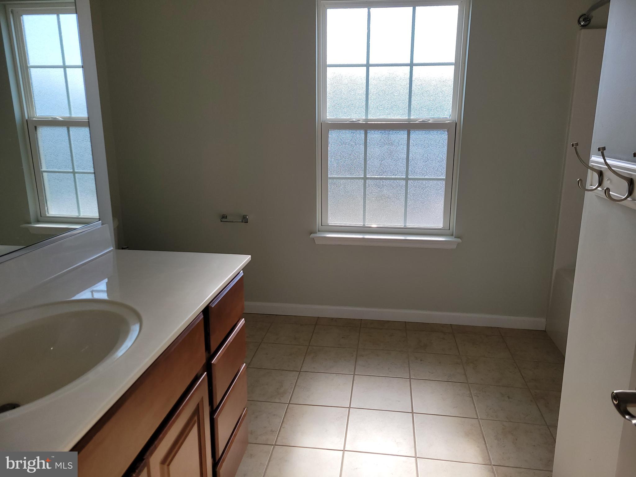 JONATHANS LANDING - Residential Lease