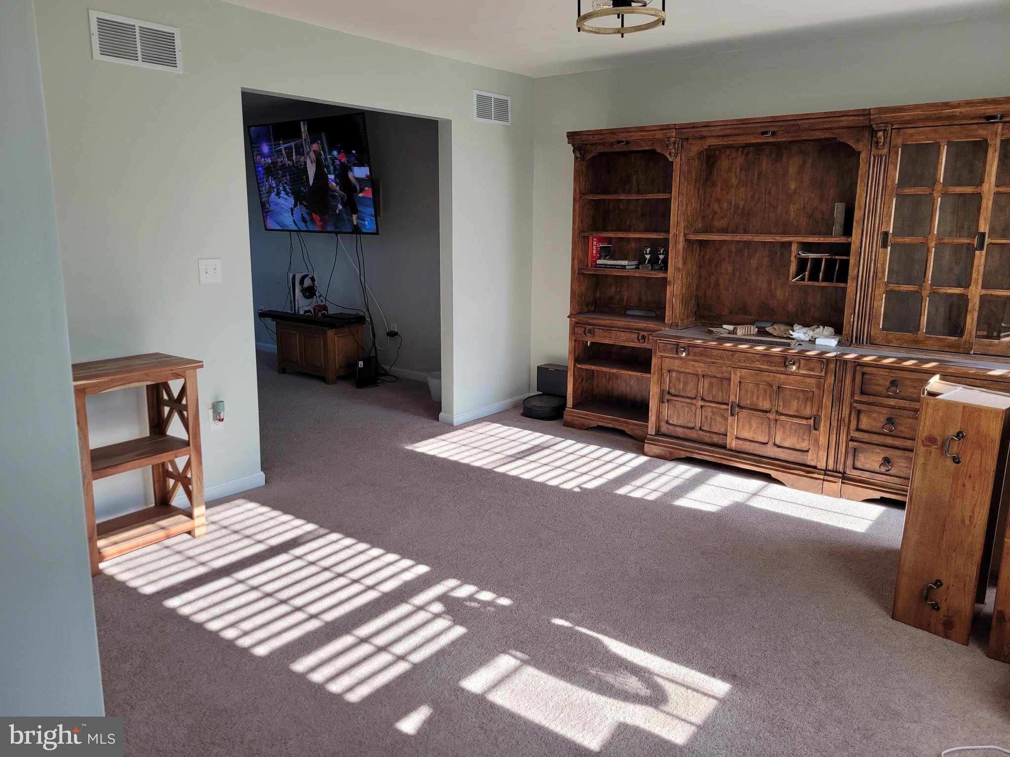 JONATHANS LANDING - Residential Lease