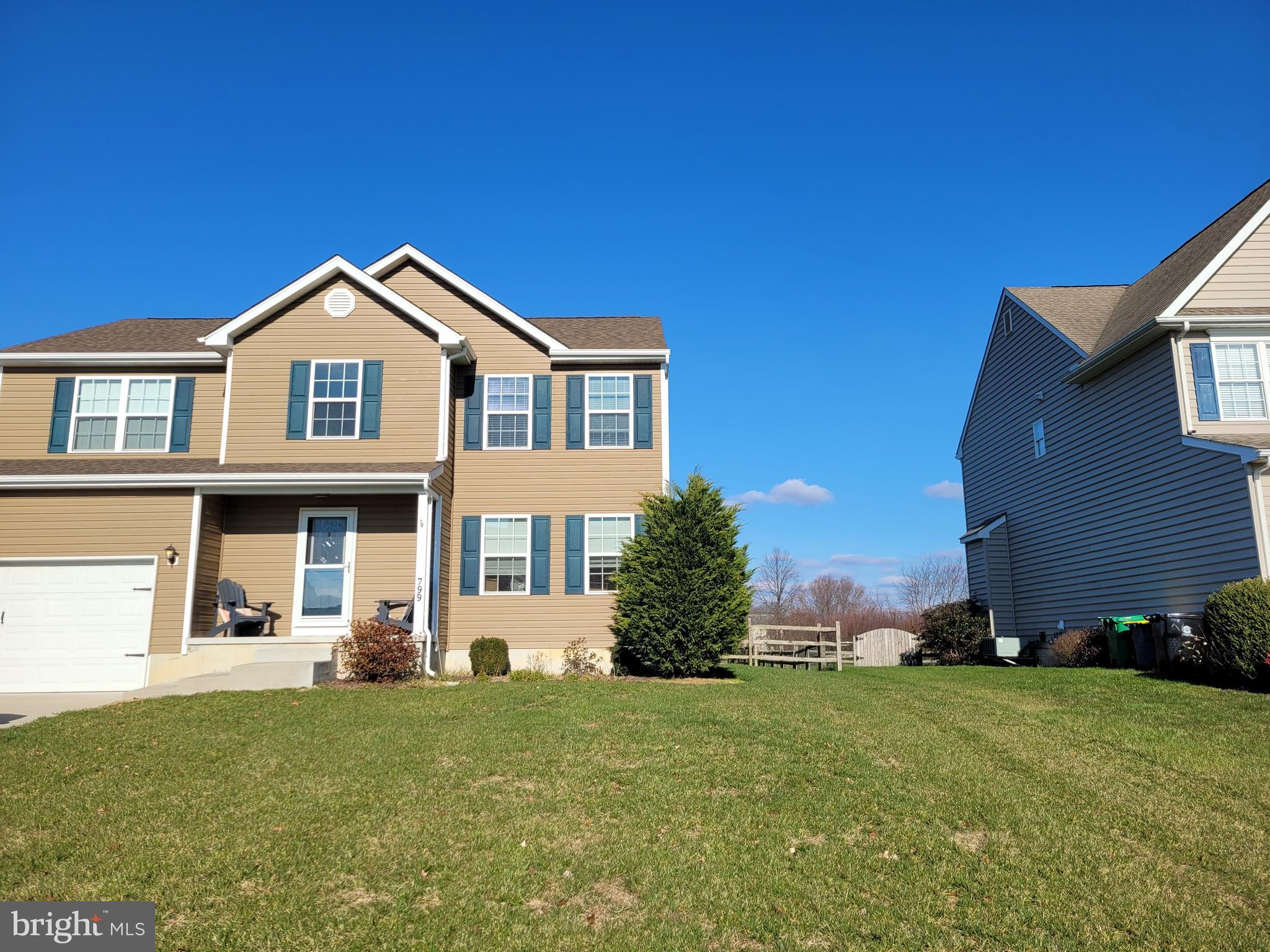 JONATHANS LANDING - Residential Lease