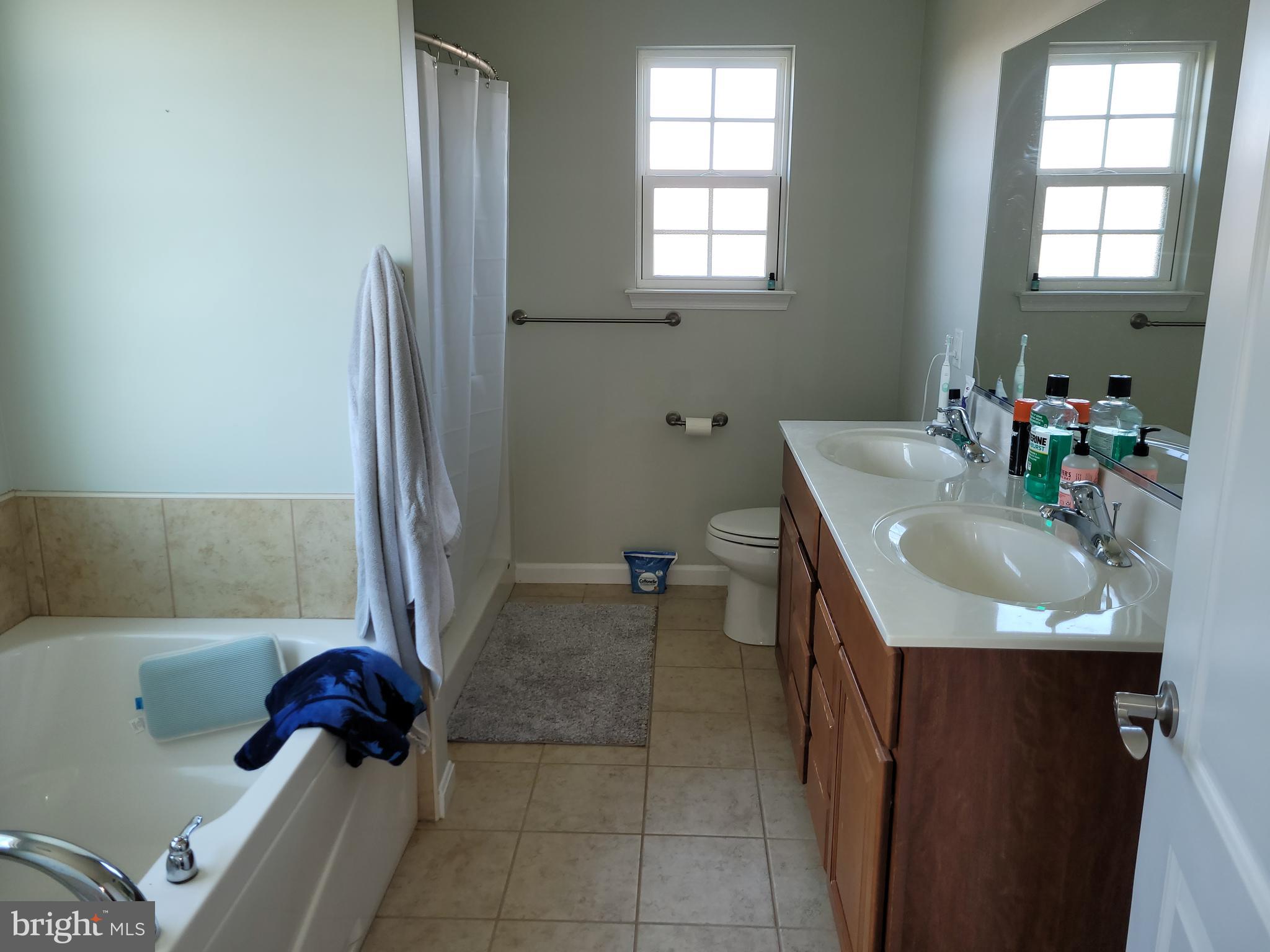 JONATHANS LANDING - Residential Lease