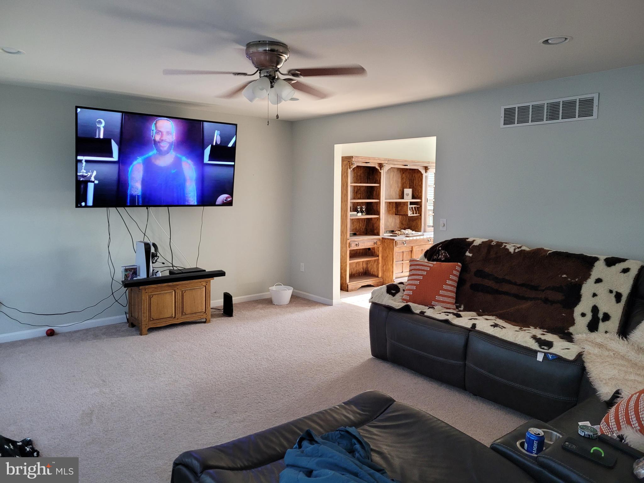 JONATHANS LANDING - Residential Lease