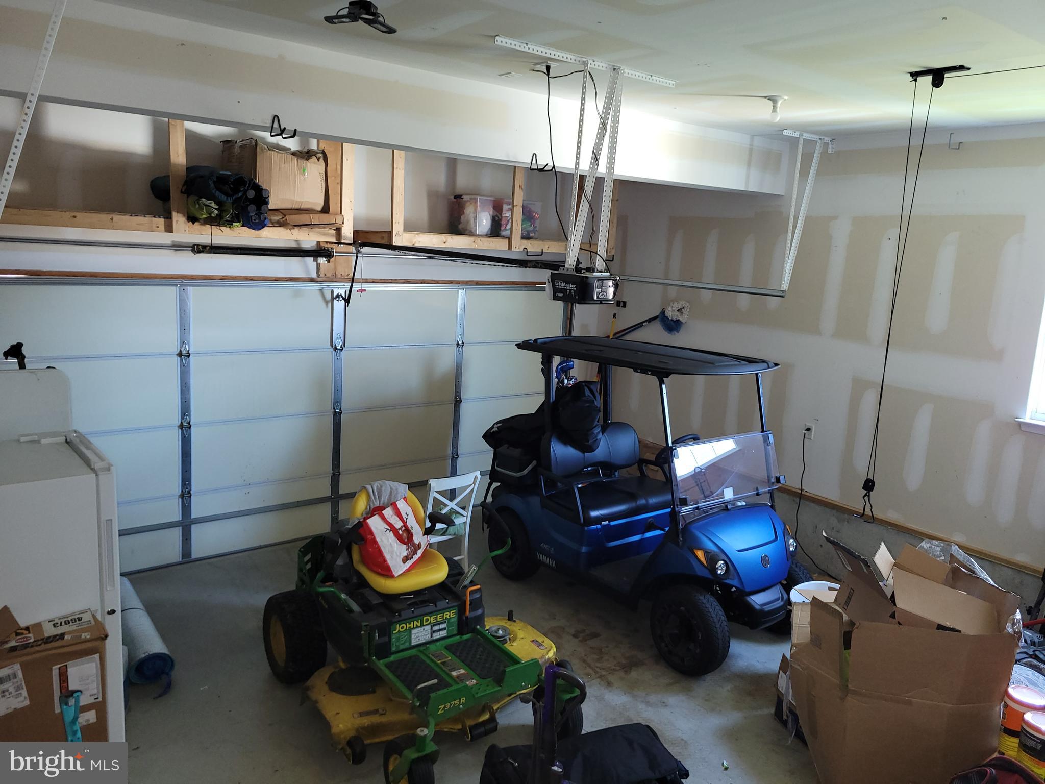 JONATHANS LANDING - Residential Lease