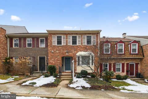 Photo of 7607 Heatherton Lane, ROCKVILLE, MD 20854 (MLS # MDMC2217208)