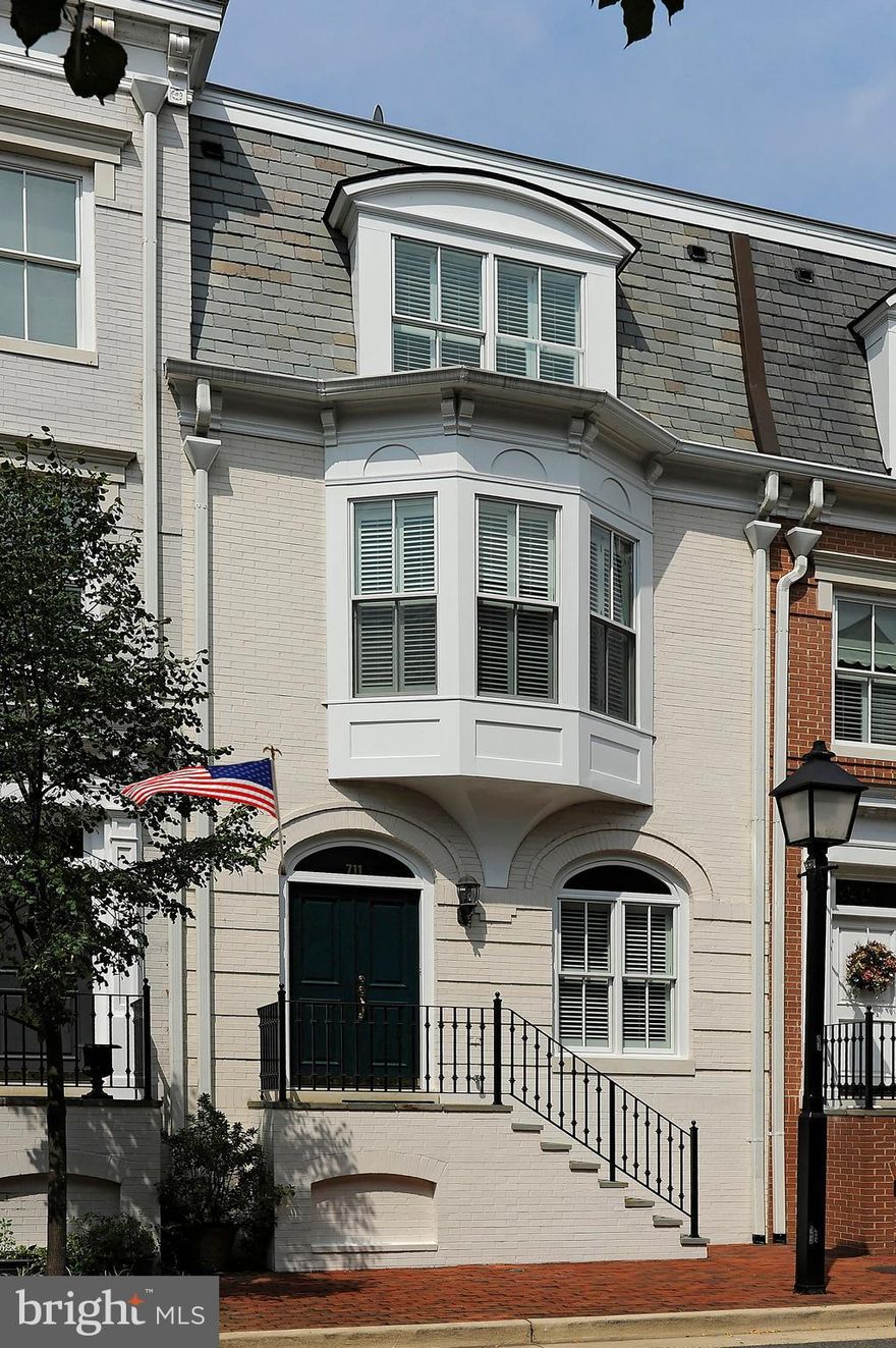 Sophisticated townhouse, 3/4 BR, 4.5 baths, 2 gas fireplaces, hardwood floors, high ceilings & handsome moldings.  Pristine condition with a gourmet stainless/granite kitchen with gas cooking.  Family room with built-in bookcases, fireplace, and custom plantation shutters. Luxurious master suite with marble bath plus spacious guest rooms. Attached two car garage.  New roof, new HVAC systems, 2018.