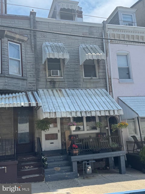 Townhouse For Sale - 1034 Windsor Street<br/> READING, PA 19604