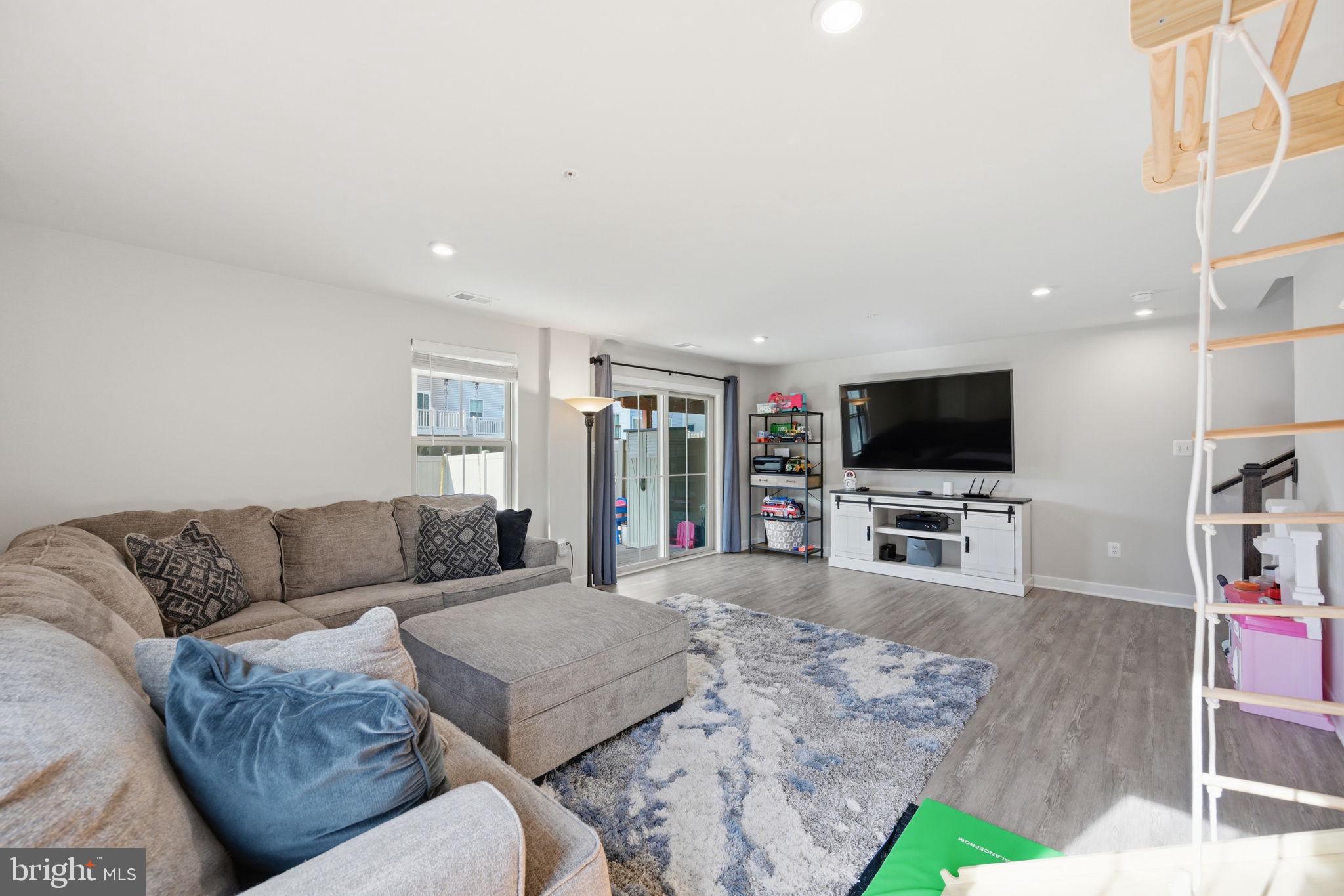 LAKE LINGANORE OAKDALE - Residential