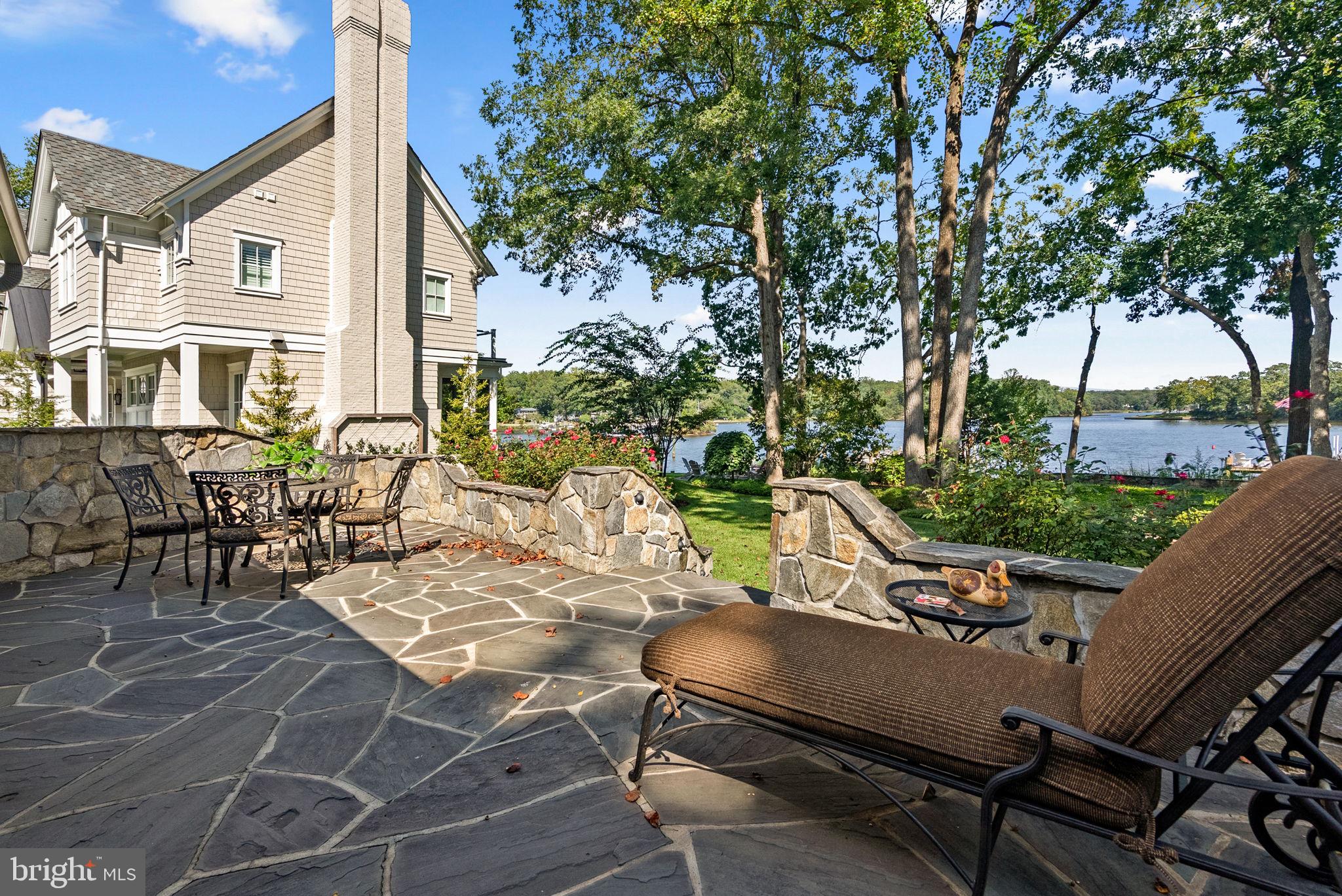 531 POINT FIELD DRIVE