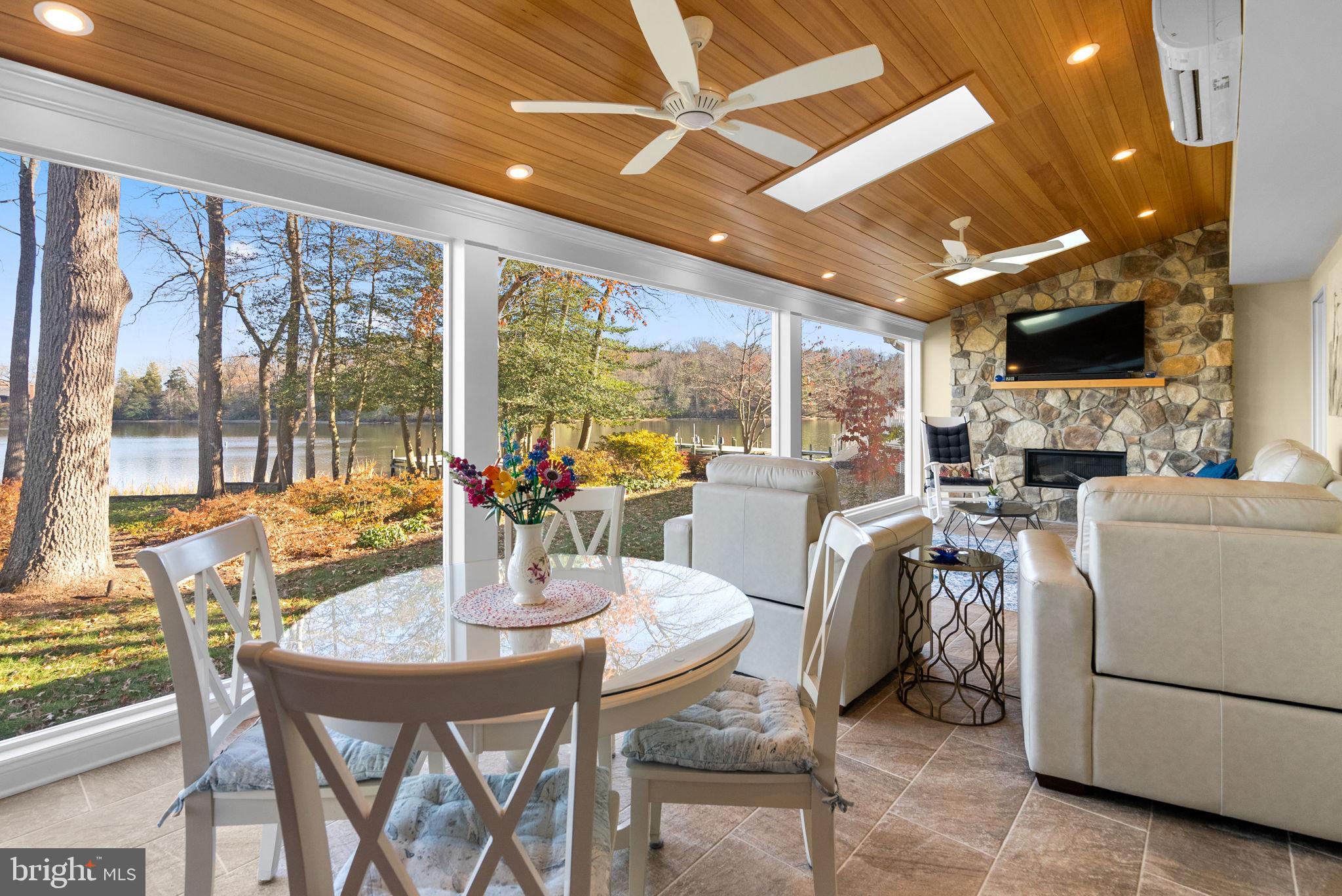 POINT FIELD LANDING - Residential