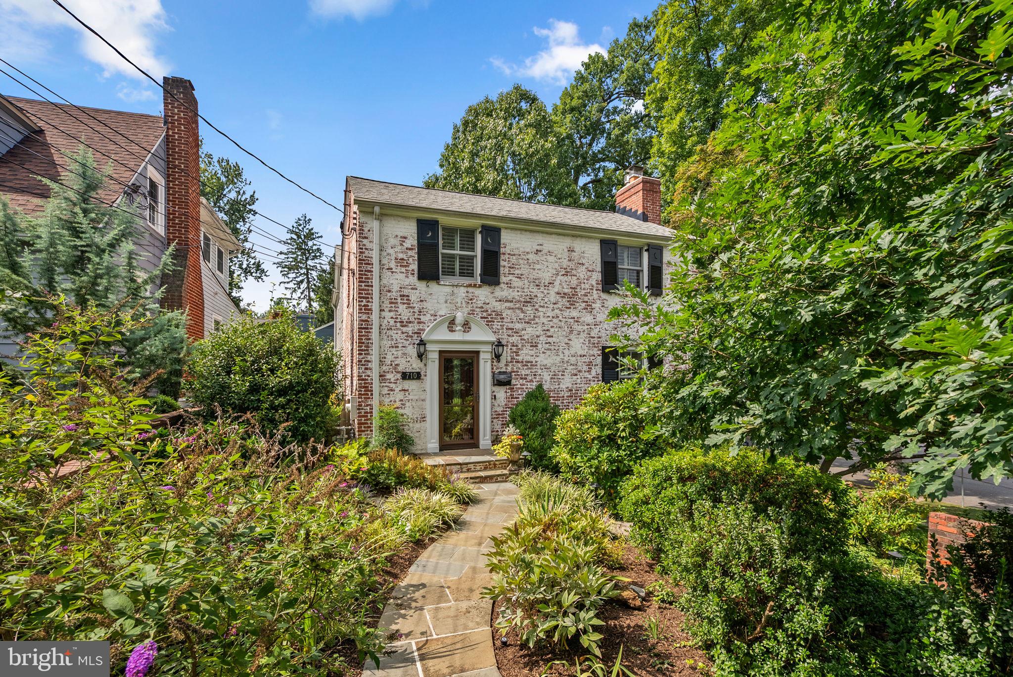 710 WOODSIDE PARKWAY