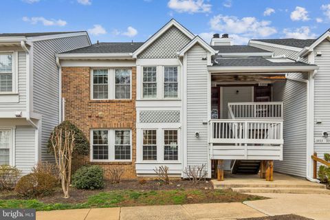Photo of 3353 Lakeside View Drive #8-3, FALLS CHURCH, VA 22041 (MLS # VAFX2292010)