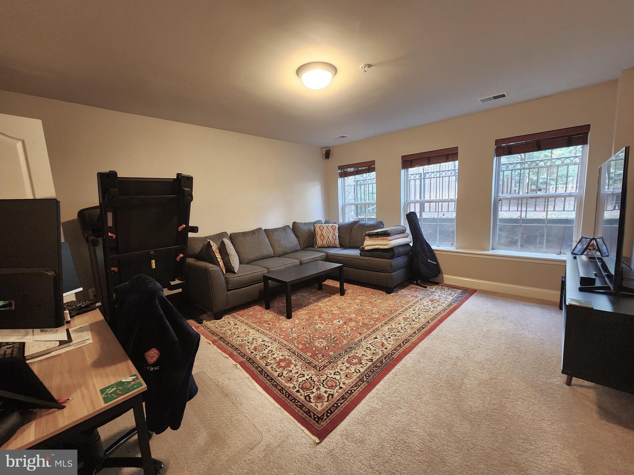 REDLAND ESTATES - Residential Lease