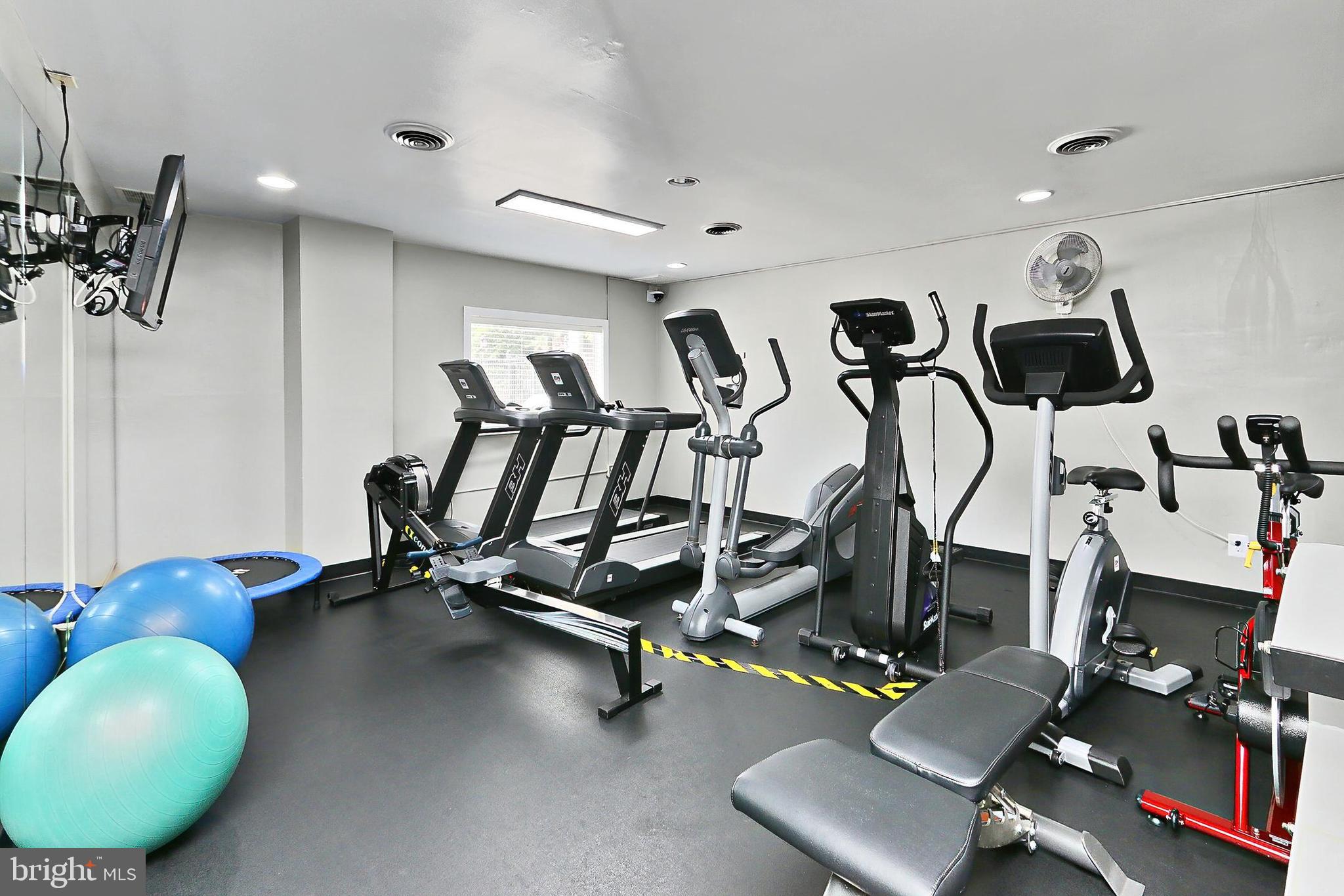 CARLYLE HOUSE - Residential