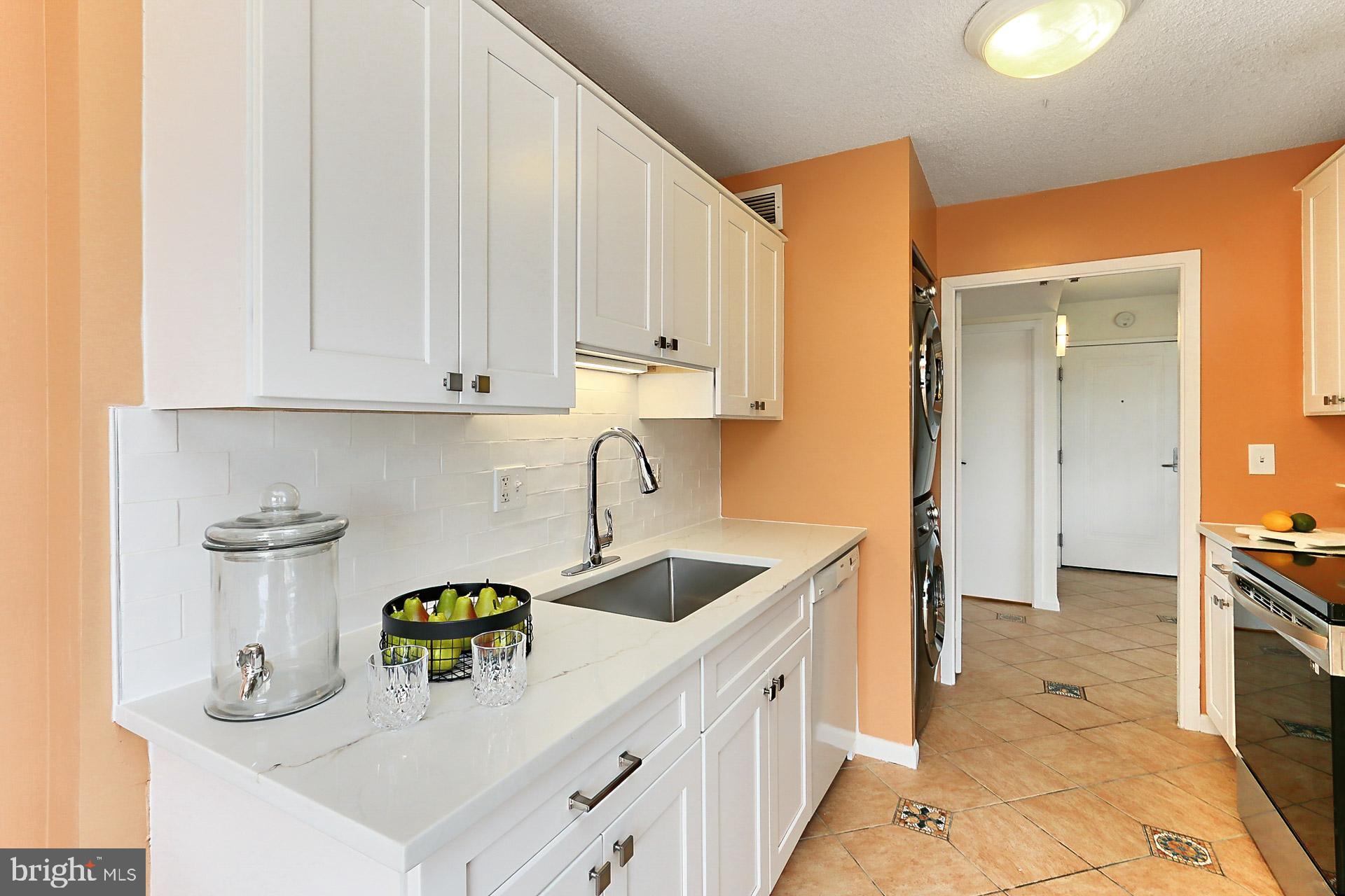 CARLYLE HOUSE - Residential