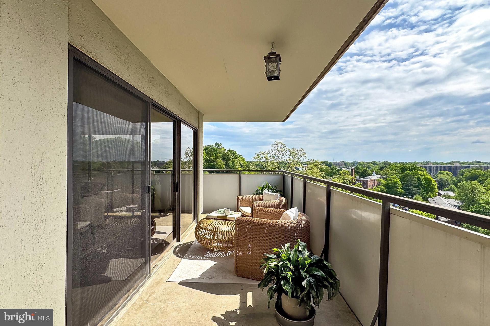 CARLYLE HOUSE - Residential