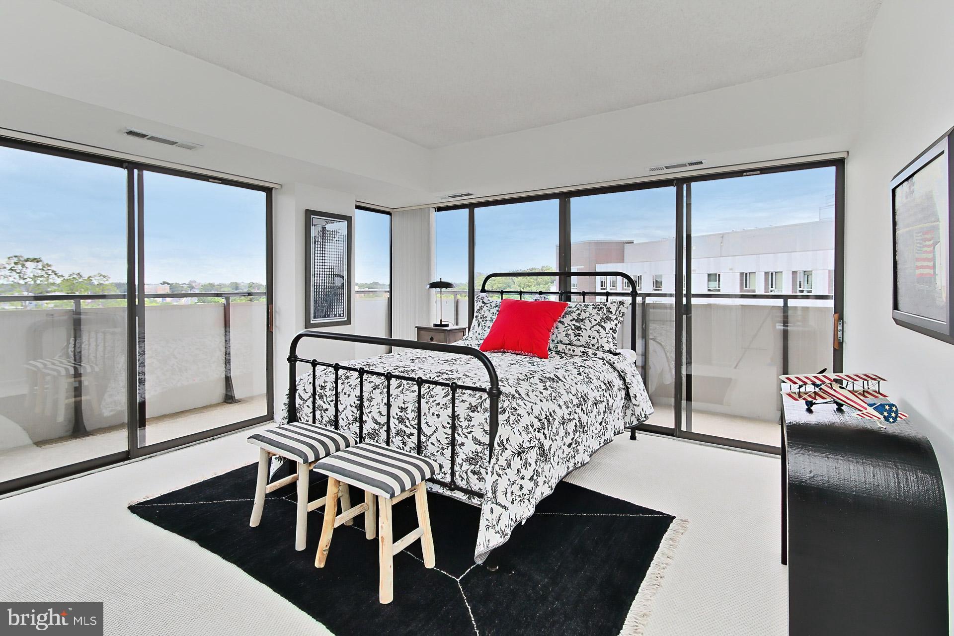 CARLYLE HOUSE - Residential