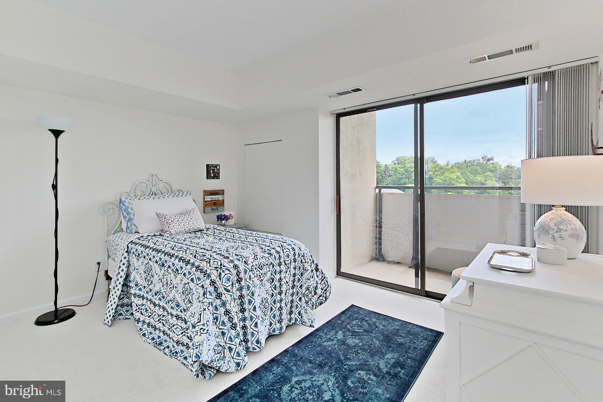 CARLYLE HOUSE - Residential