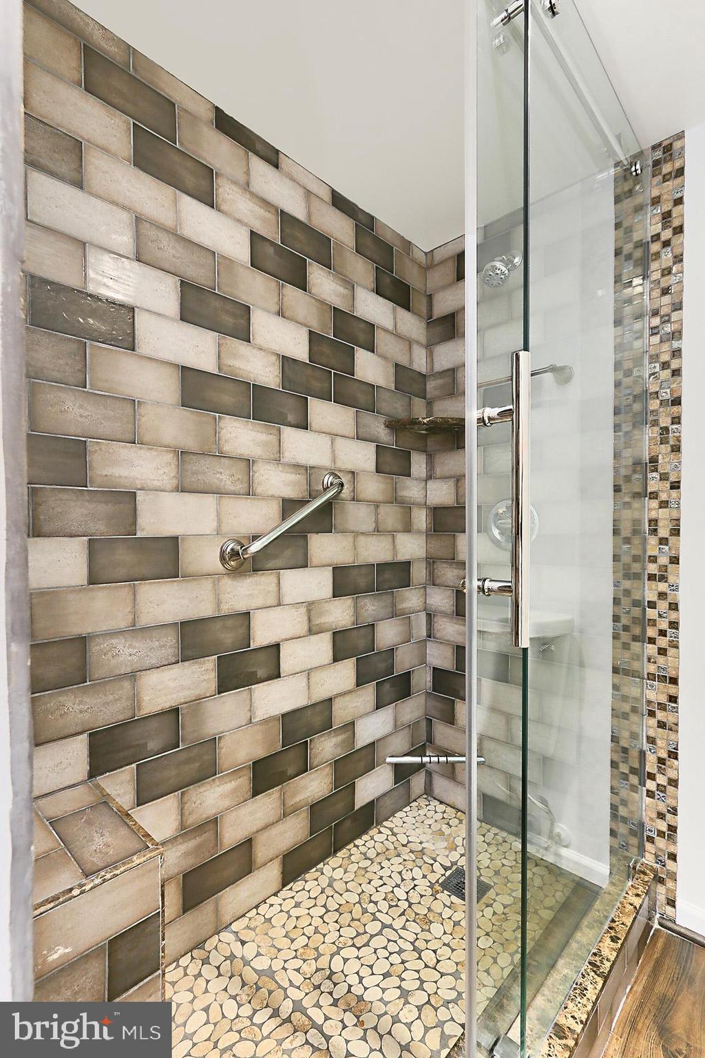 CARLYLE HOUSE - Residential