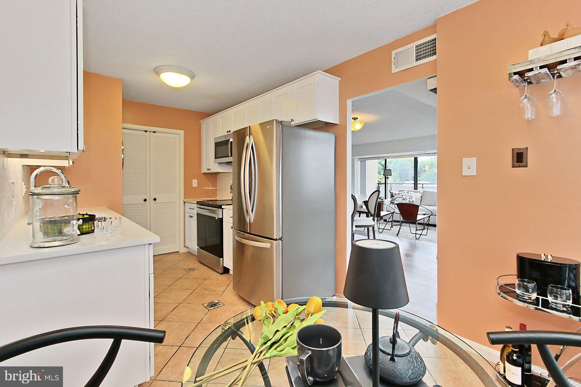 CARLYLE HOUSE - Residential