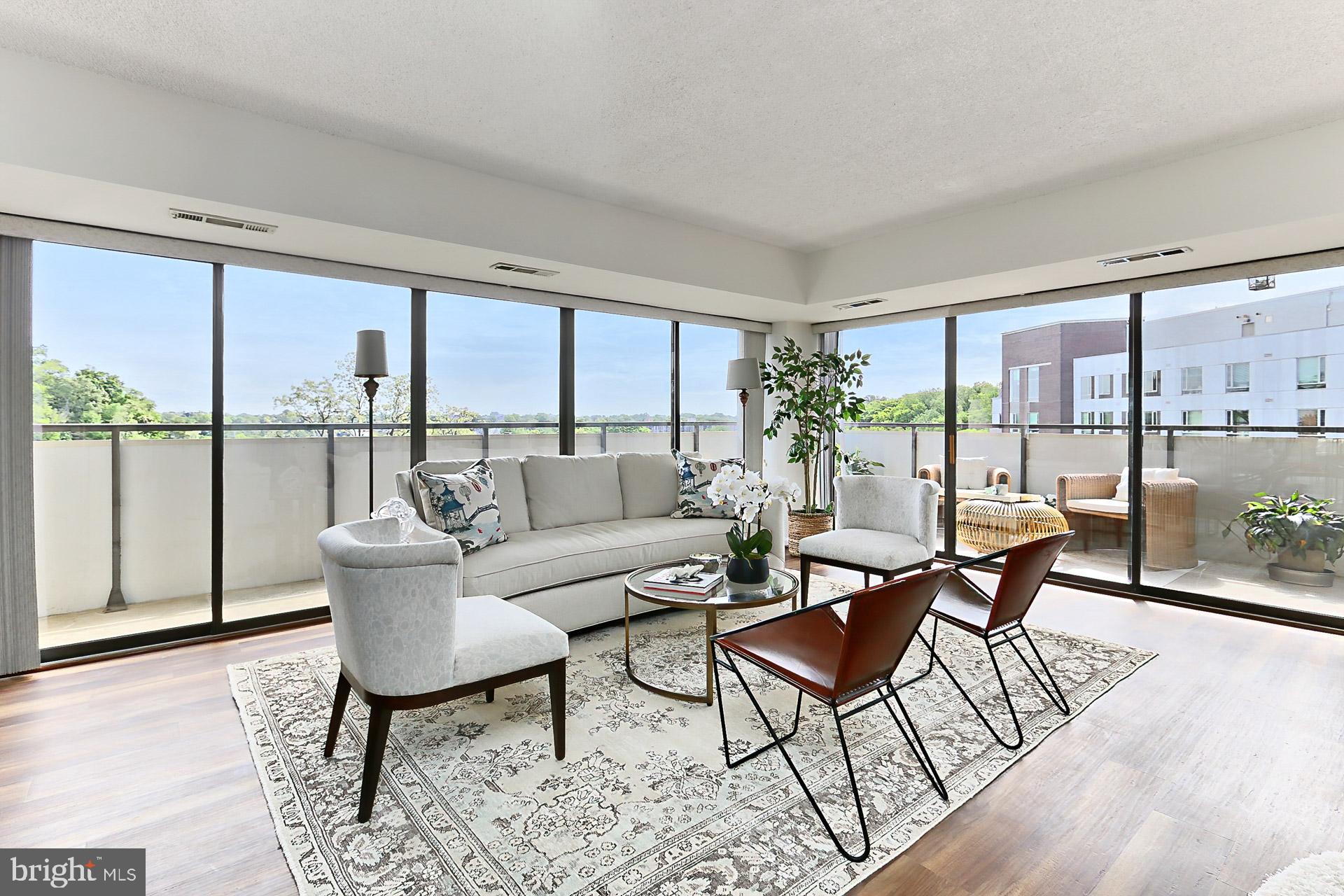 CARLYLE HOUSE - Residential