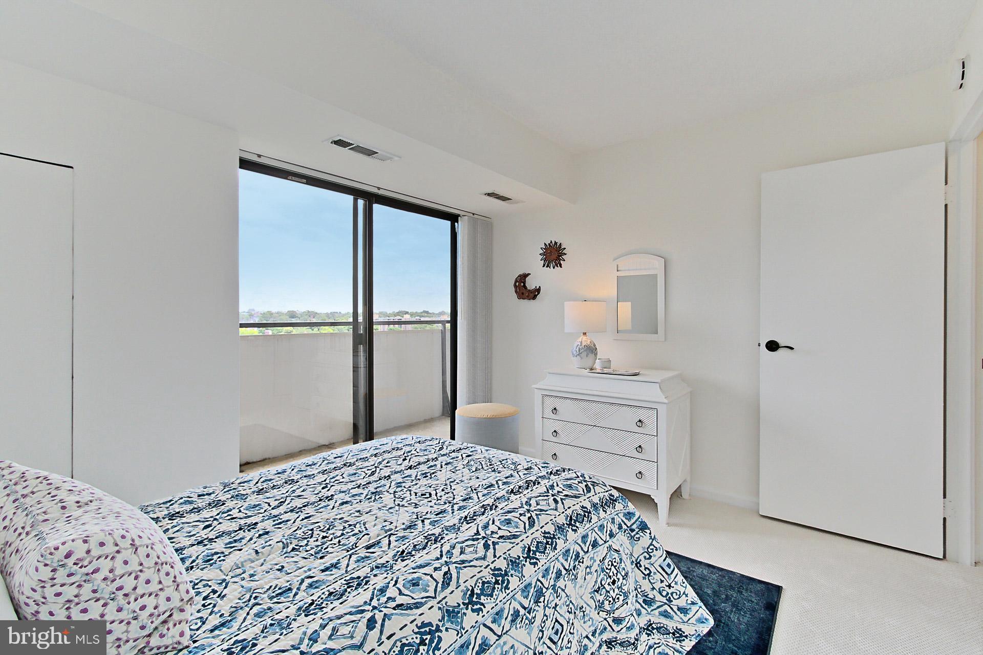 CARLYLE HOUSE - Residential